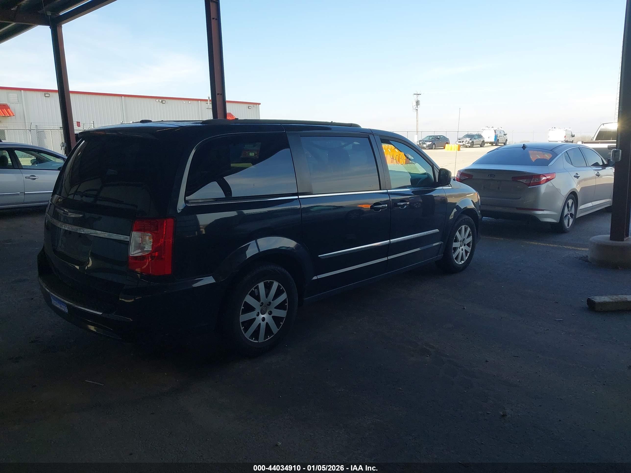 CHRYSLER TOWN image 4