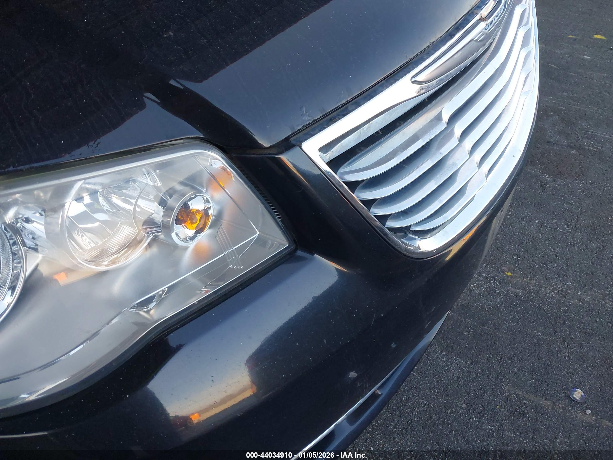 CHRYSLER TOWN image 6