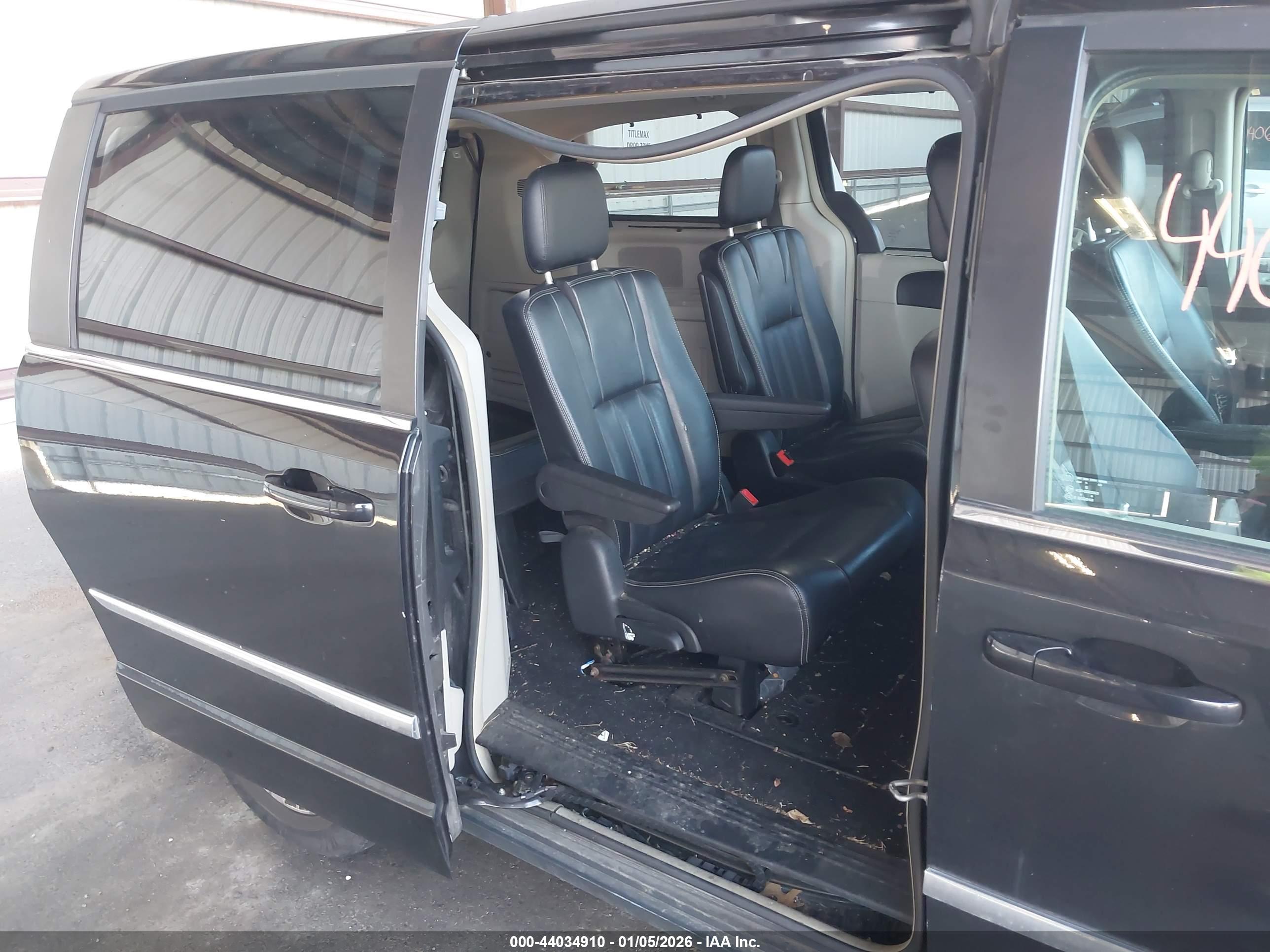 CHRYSLER TOWN image 8