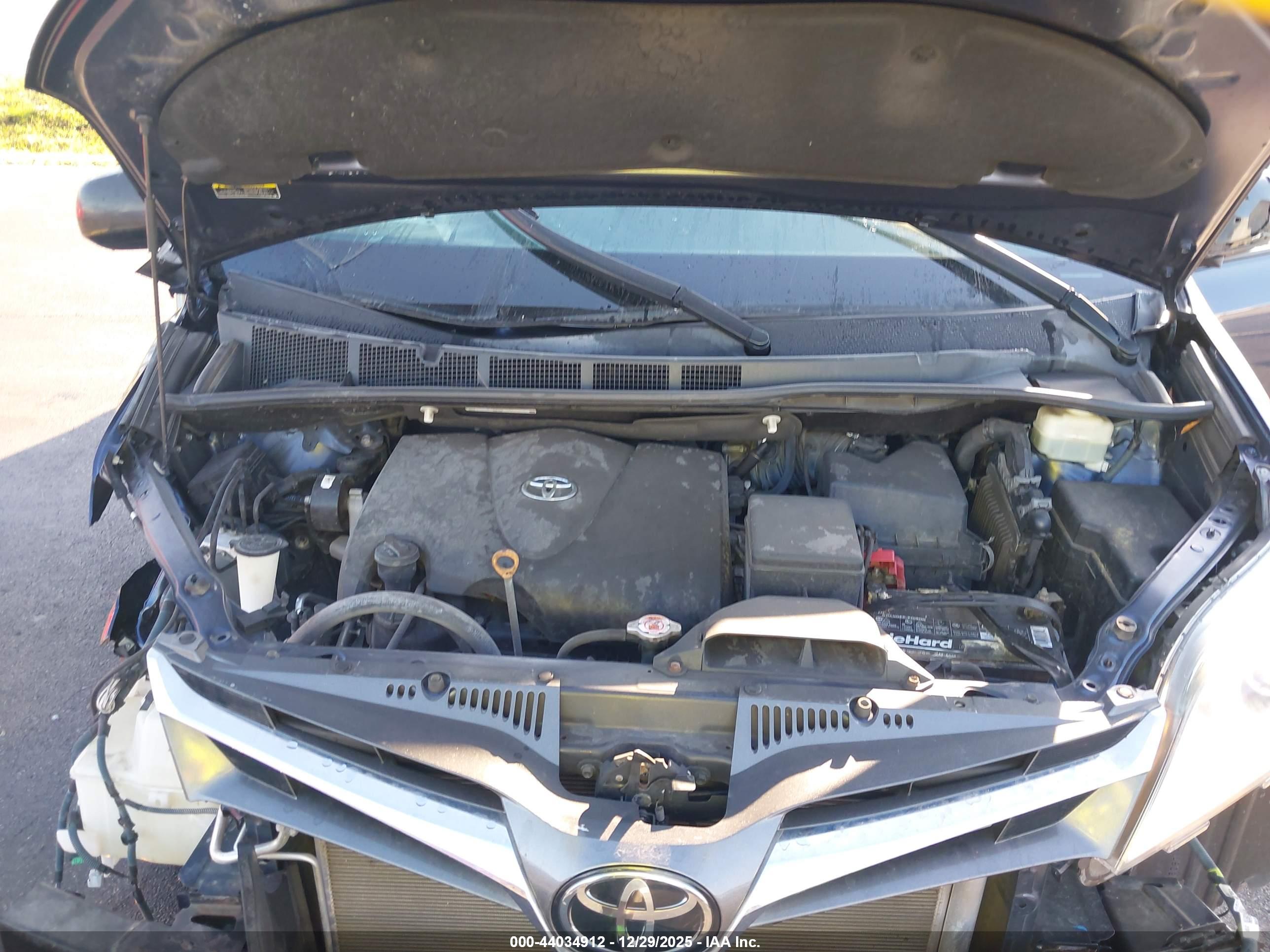 TOYOTA SIENNA image 10