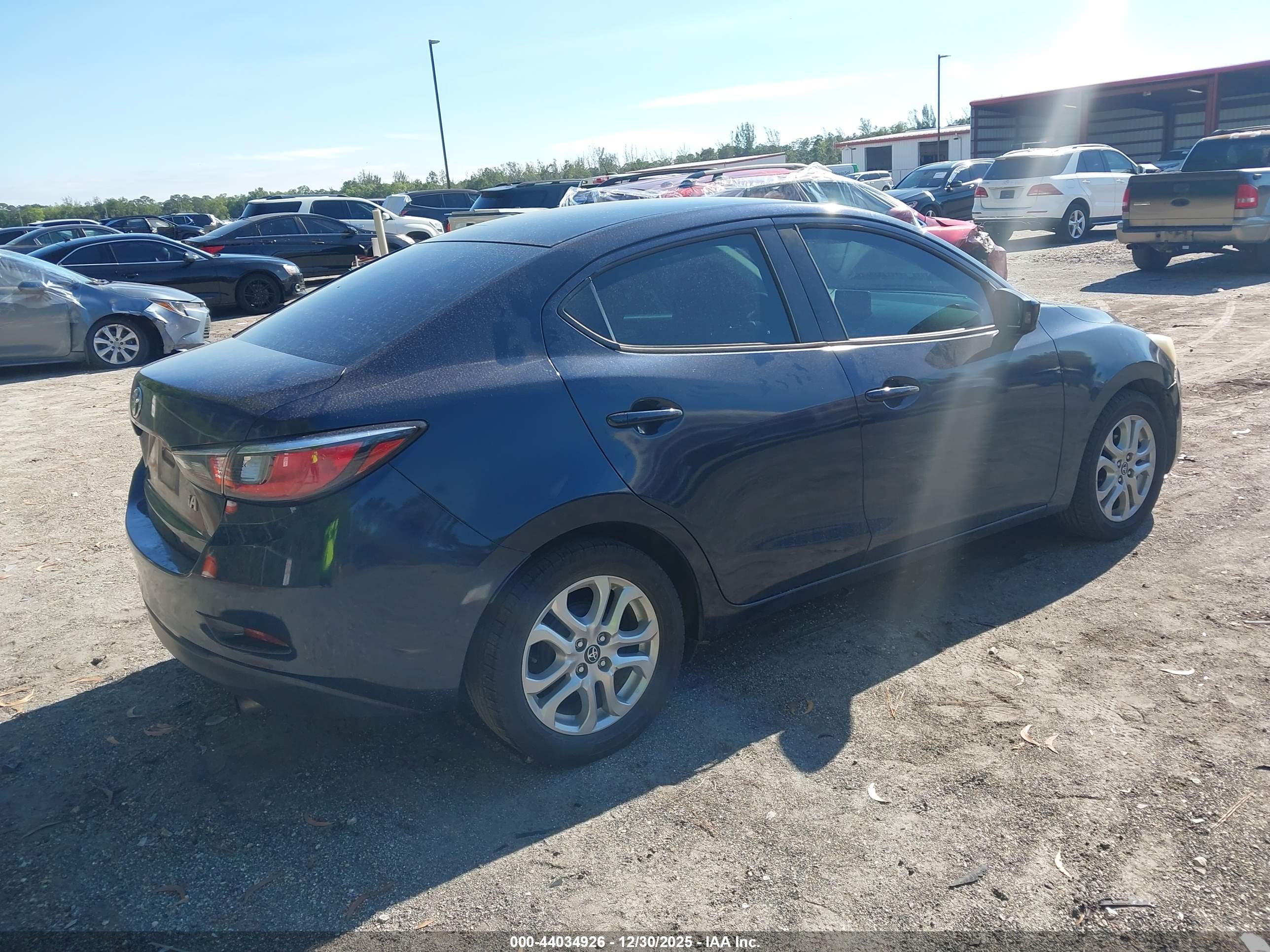 TOYOTA YARIS image 4