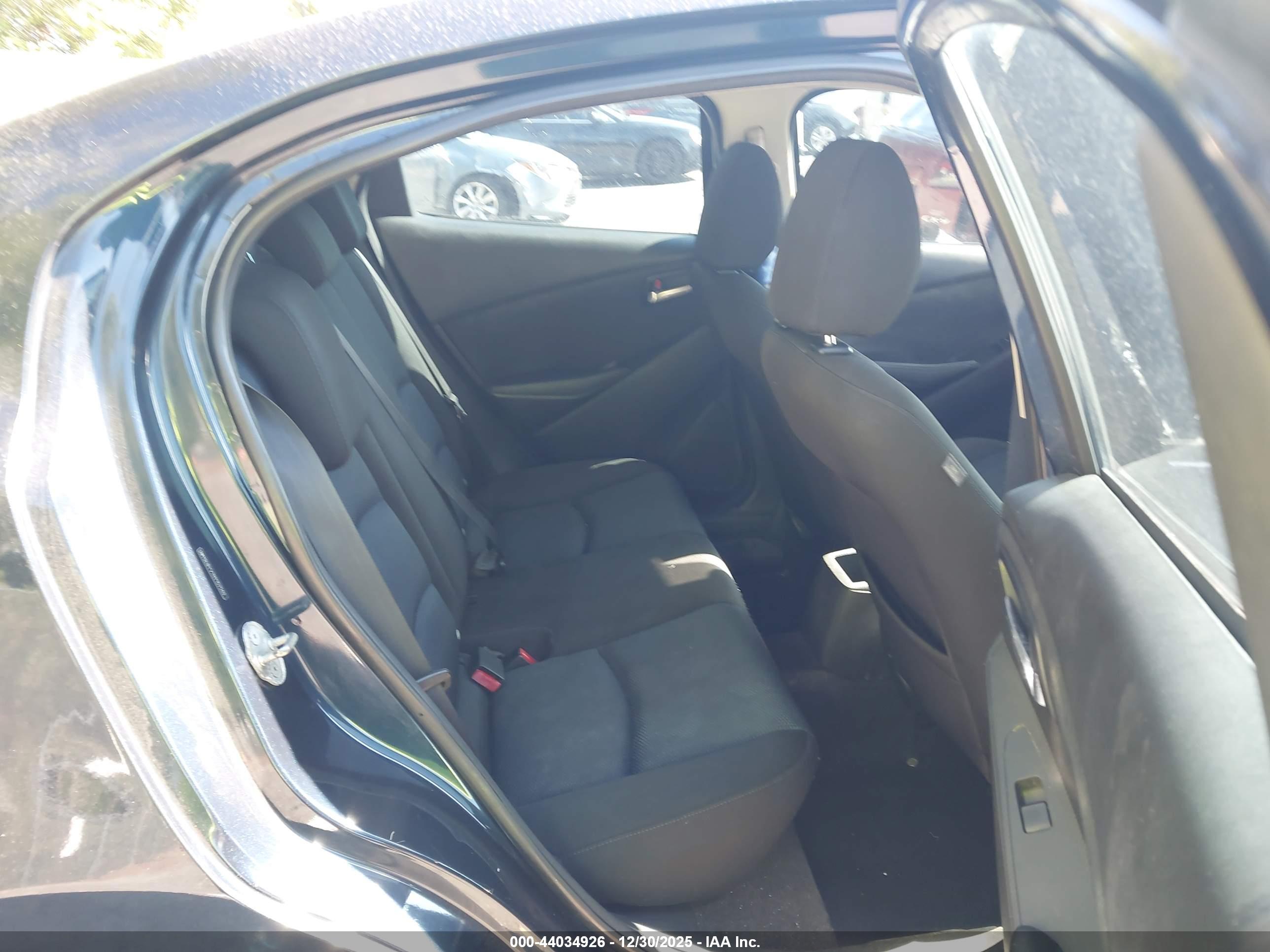 TOYOTA YARIS image 8