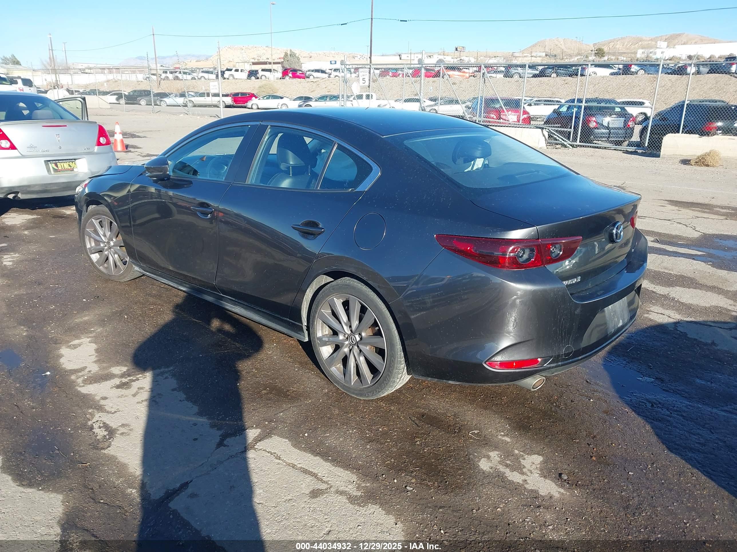 MAZDA MAZDA3 image 3