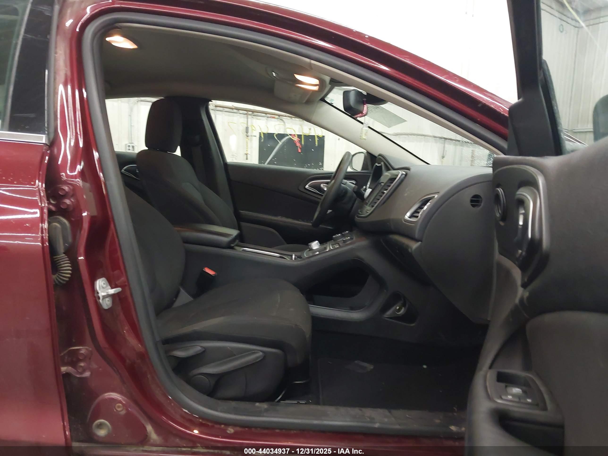 CHRYSLER 200 image 5