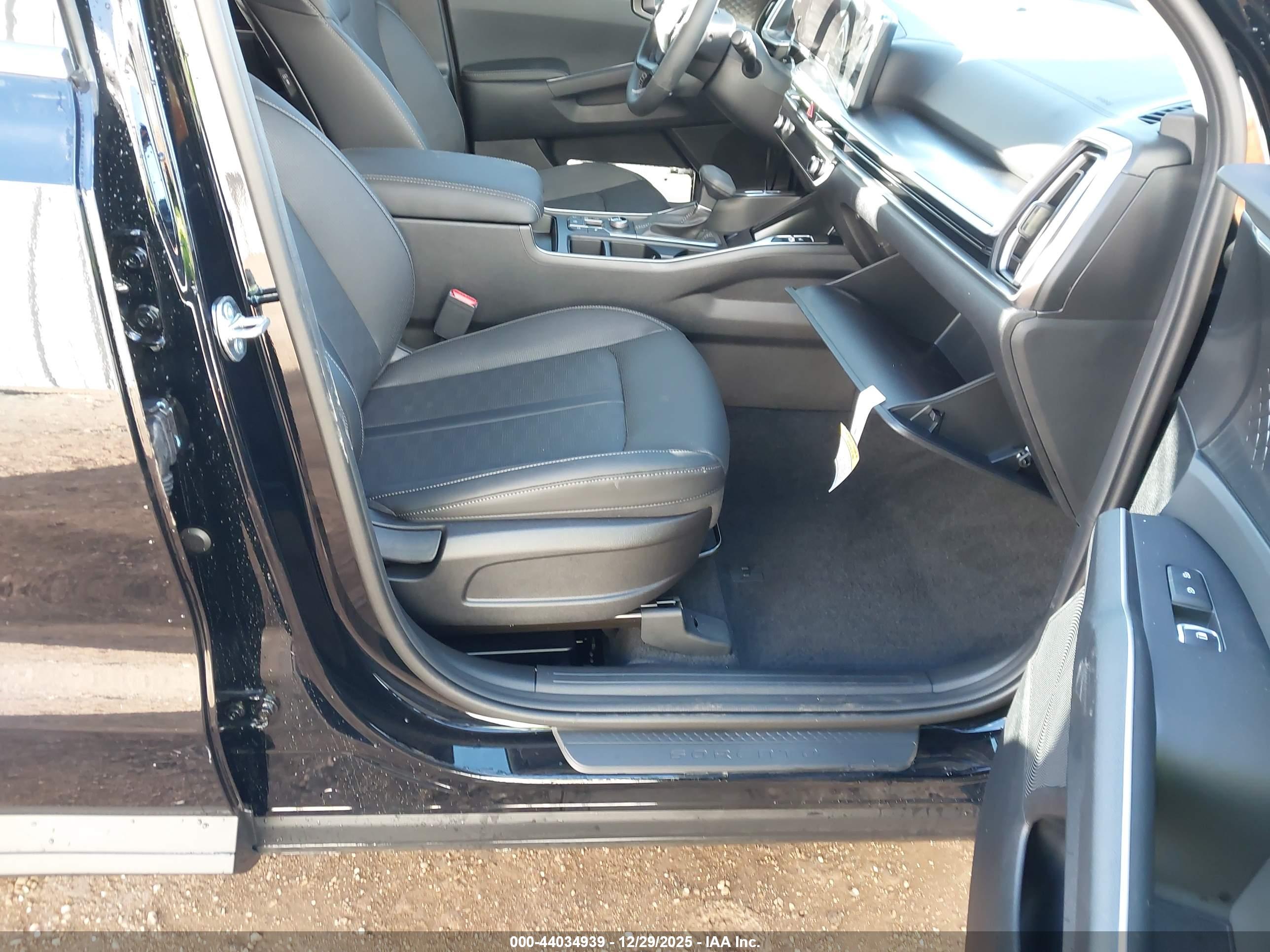 KIA SORENTO image 5