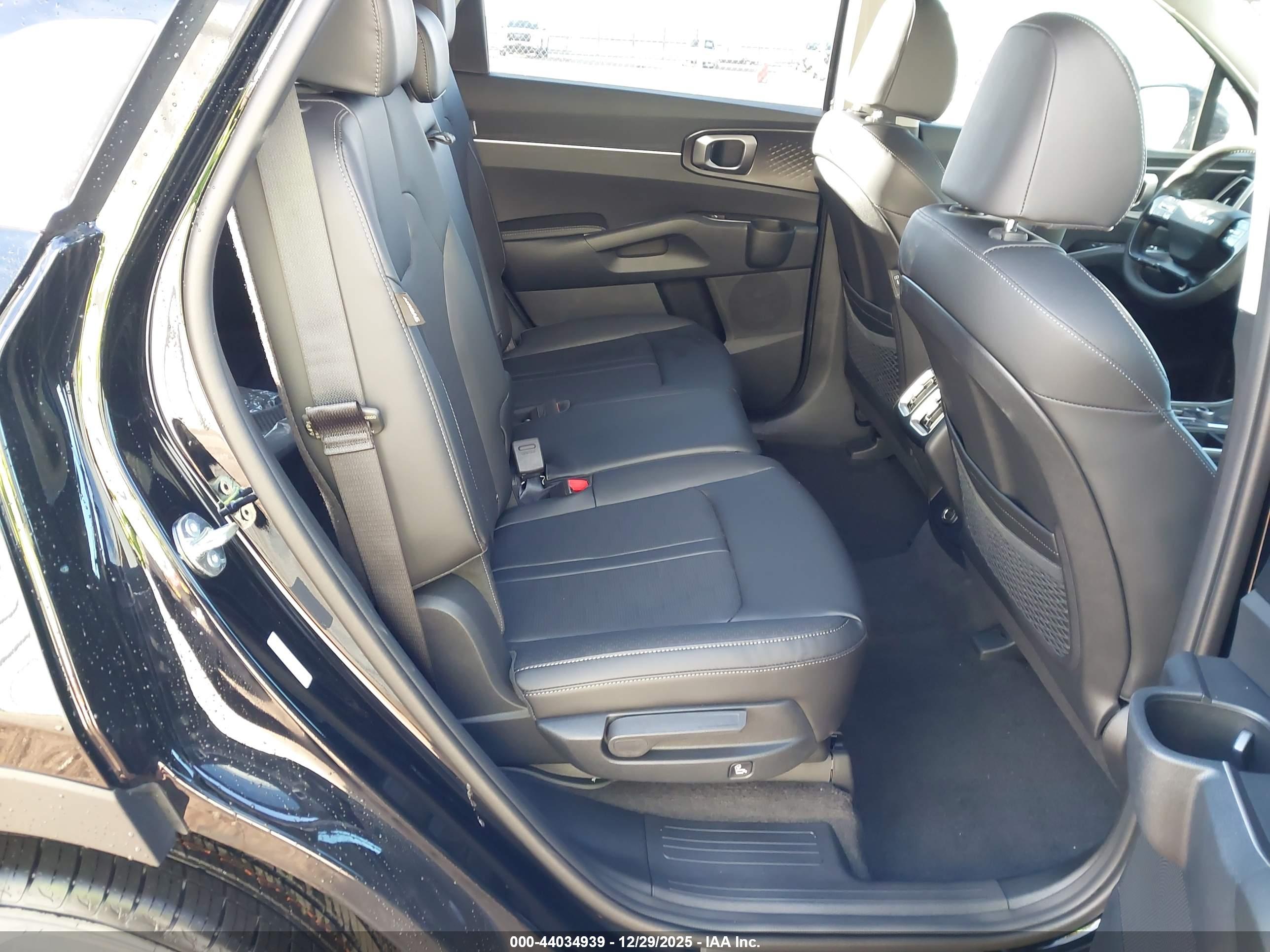 KIA SORENTO image 8