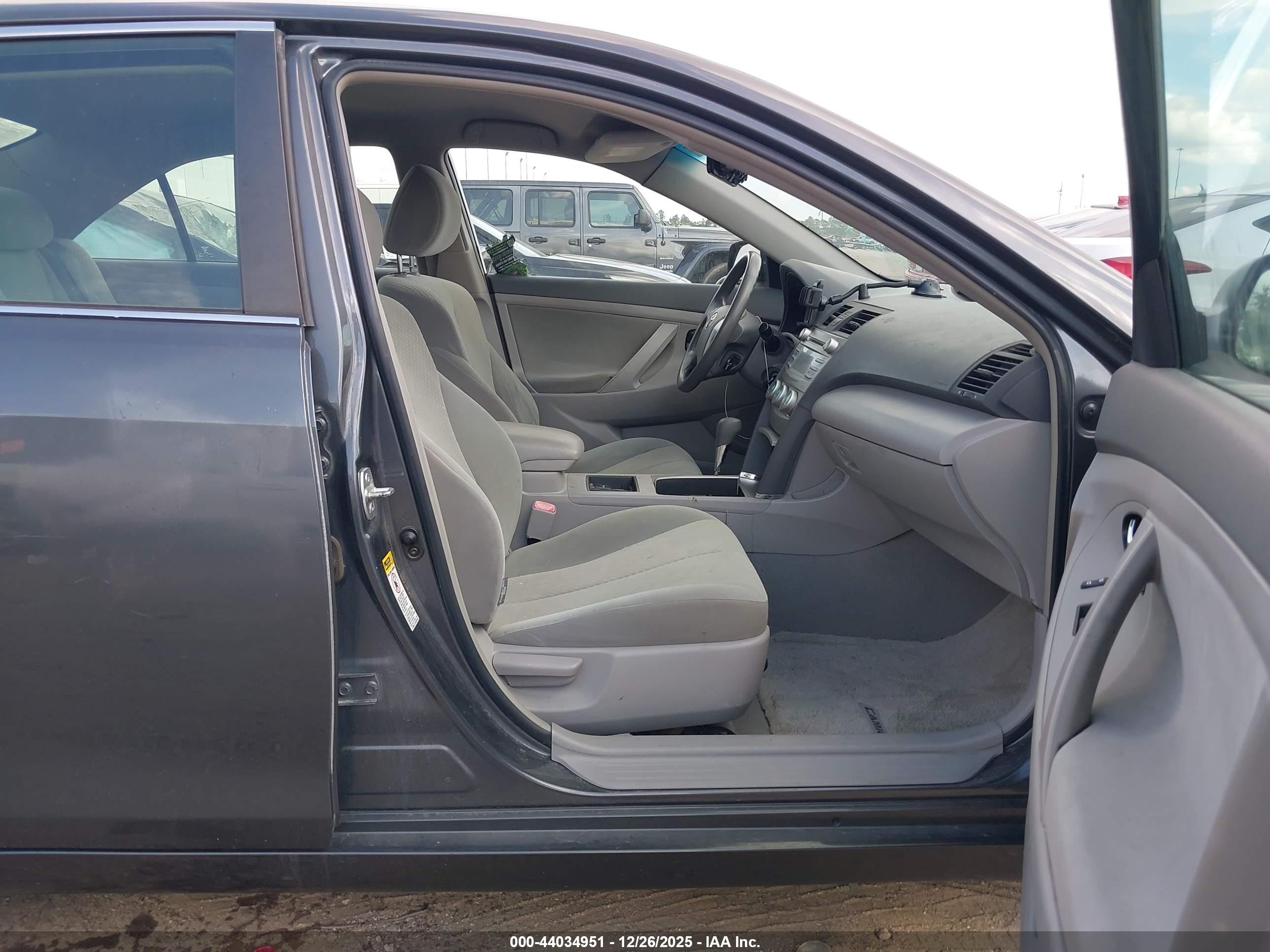 TOYOTA CAMRY image 5
