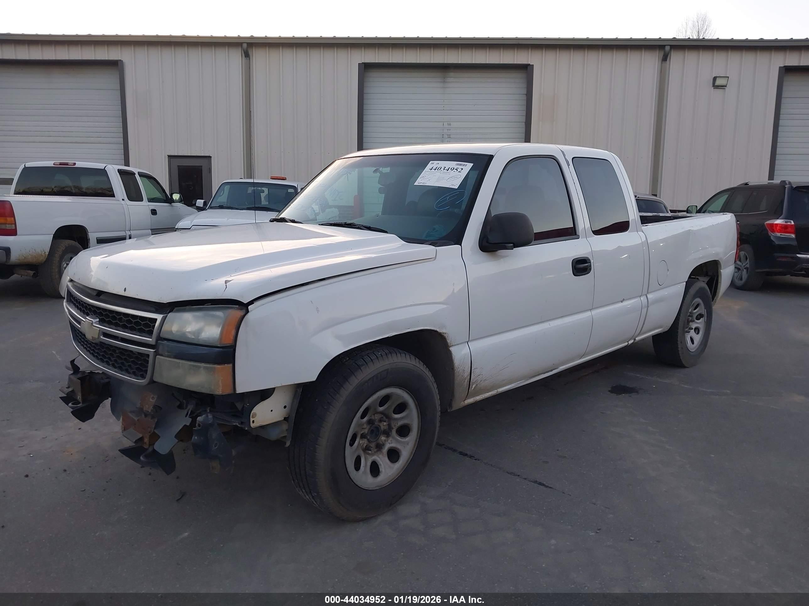 CHEVROLET SILVERADO image 2