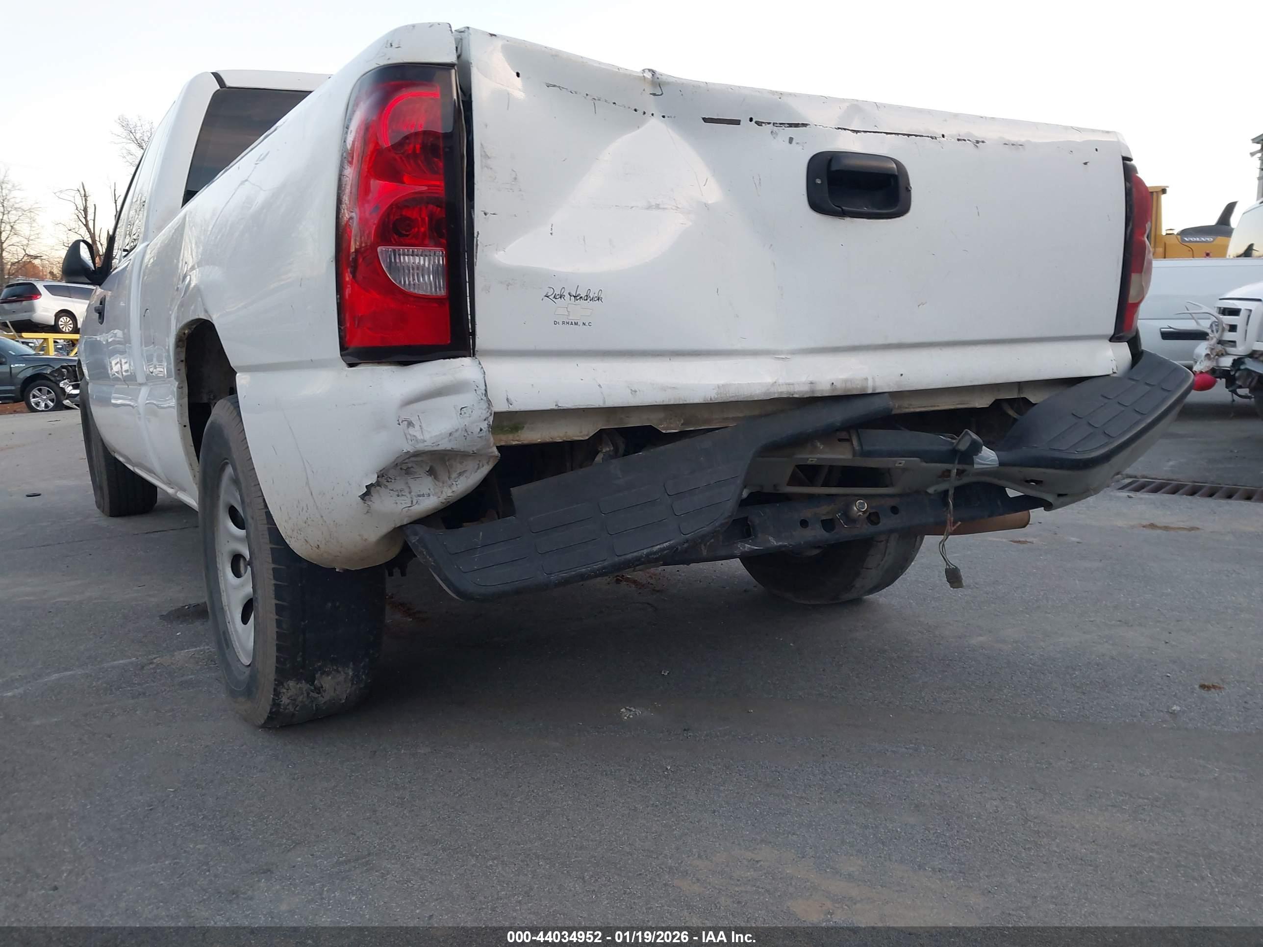 CHEVROLET SILVERADO image 6