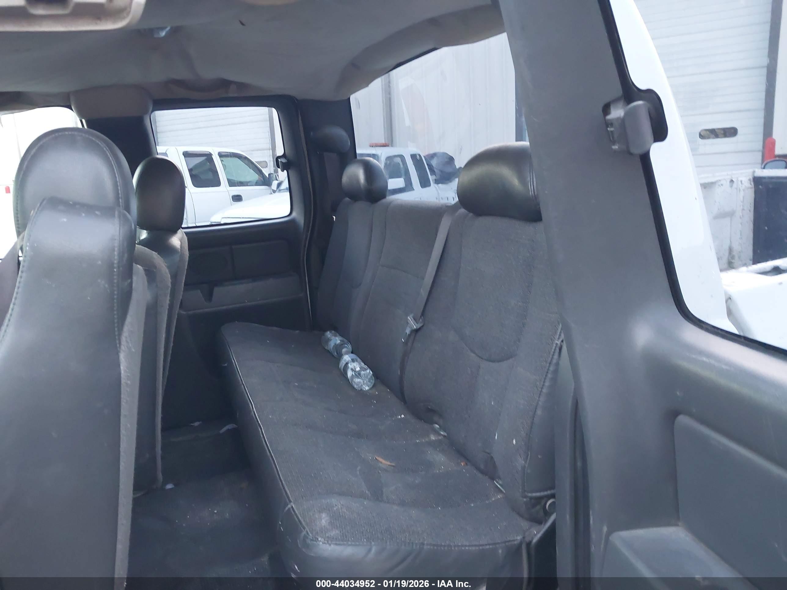 CHEVROLET SILVERADO image 8