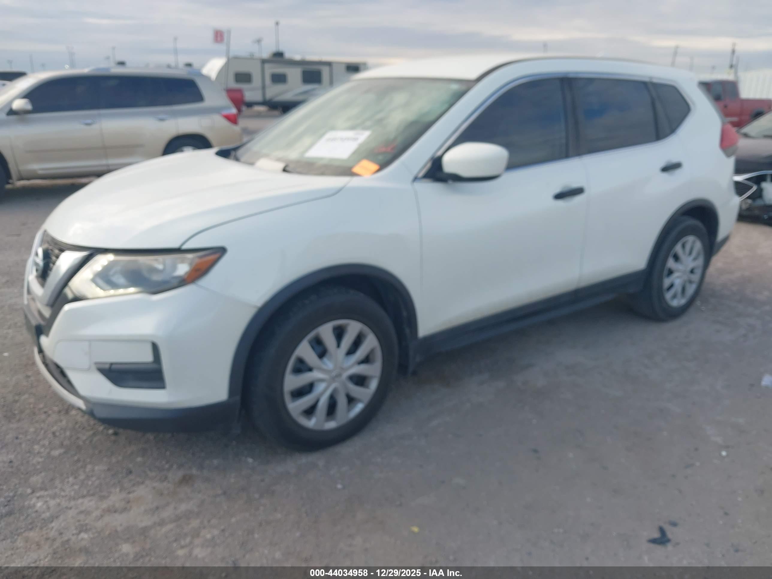 NISSAN ROGUE image 2