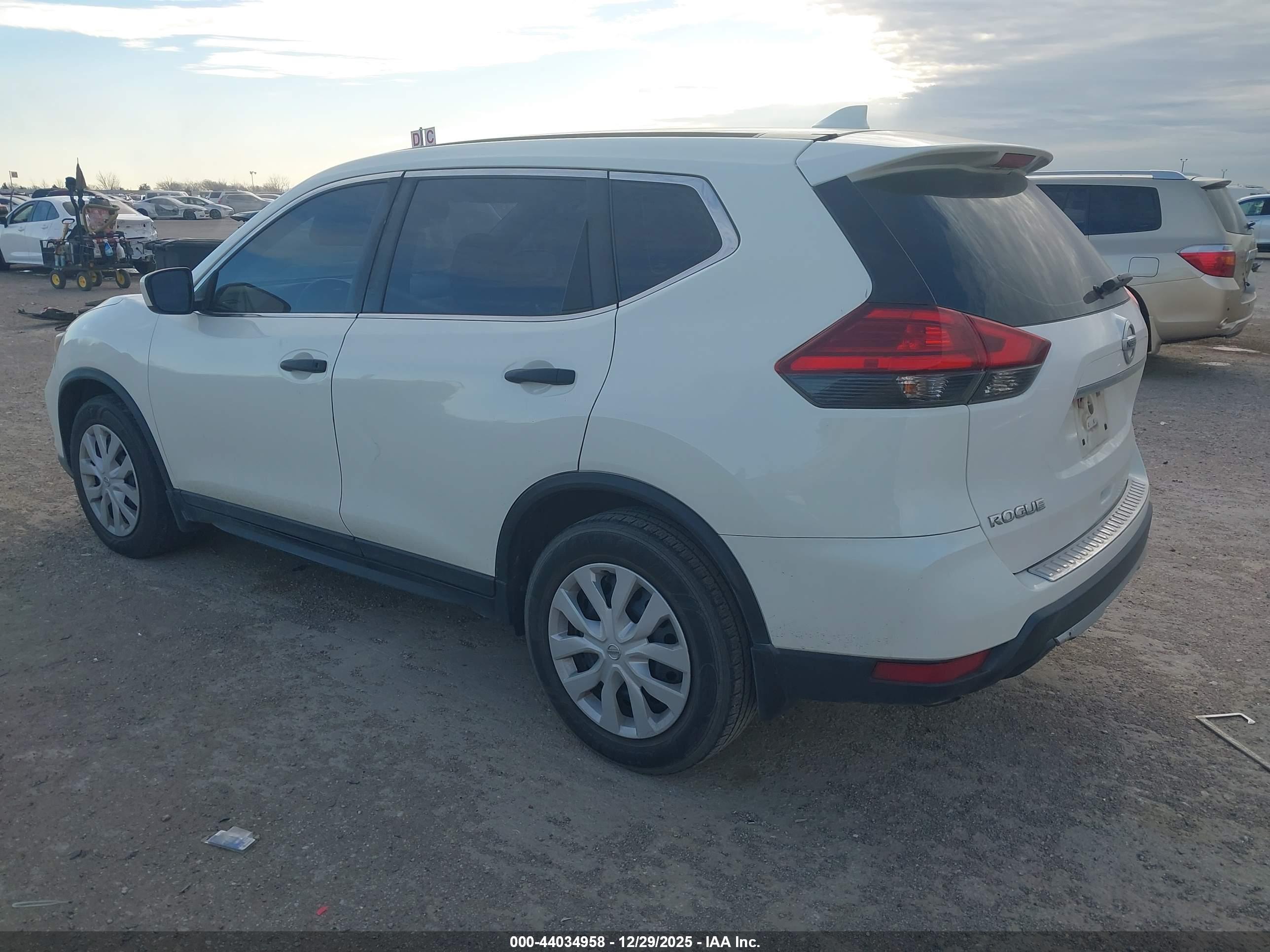 NISSAN ROGUE image 3