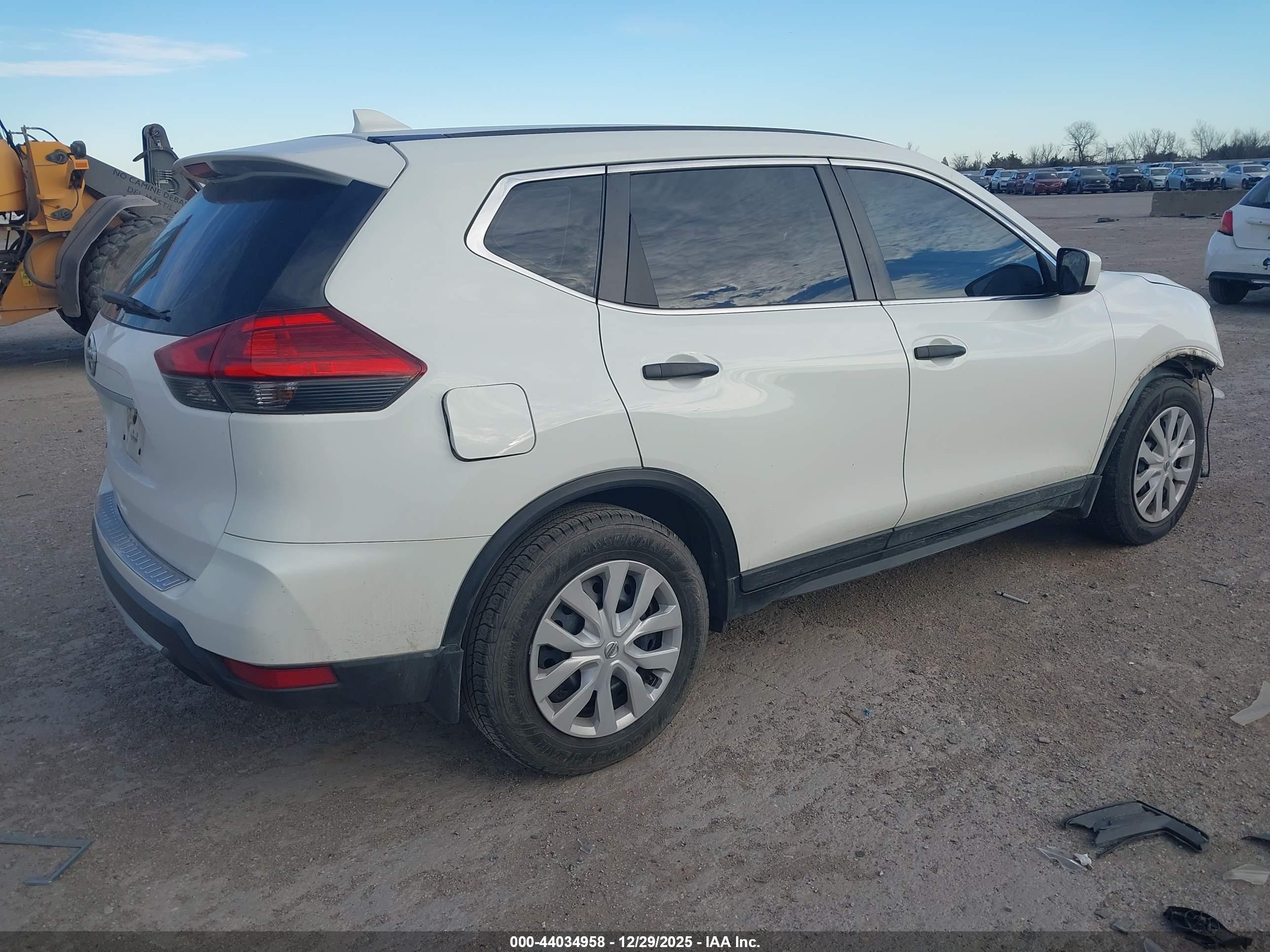 NISSAN ROGUE image 4