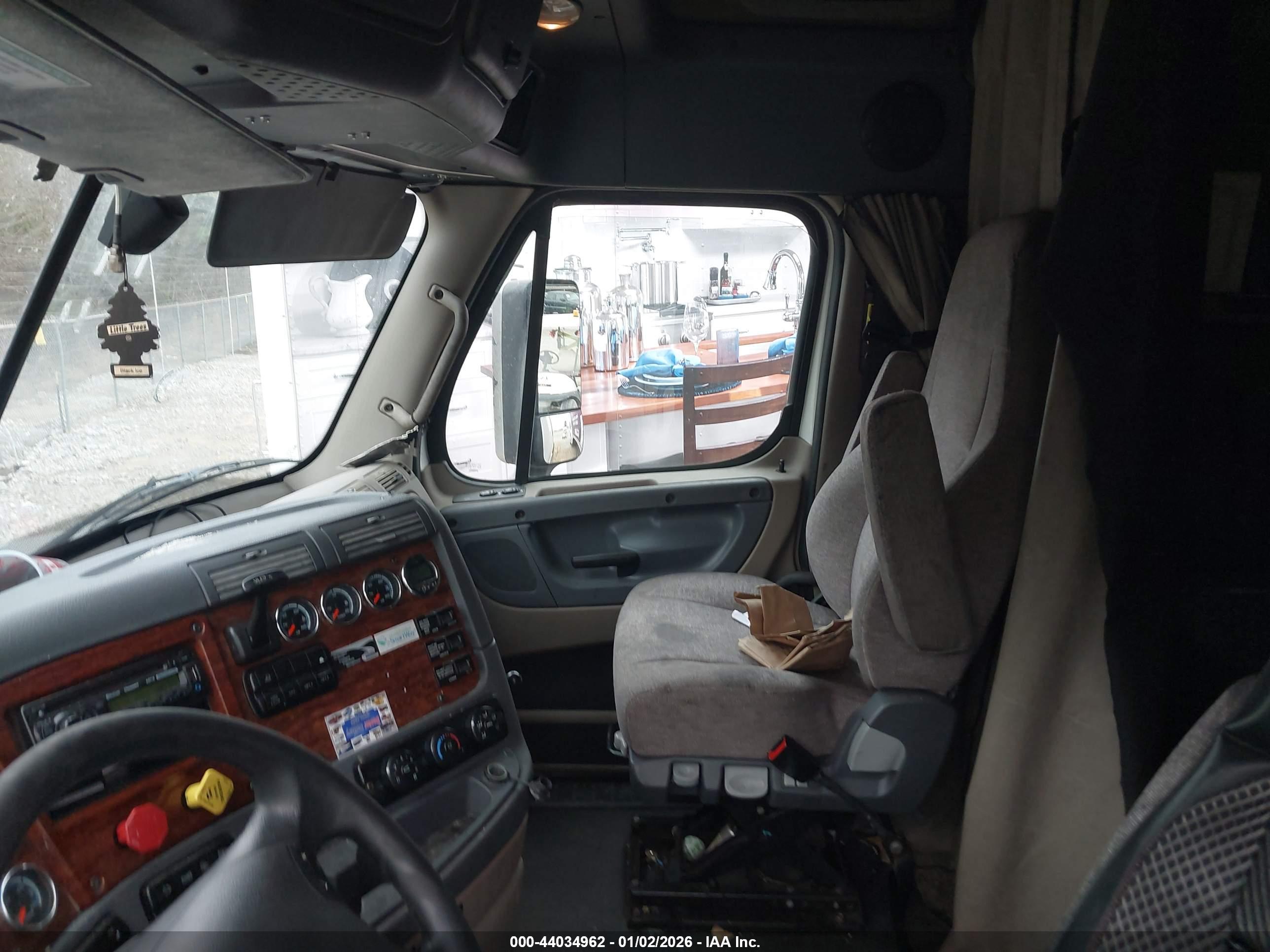 FREIGHTLINER CASCADIA image 7