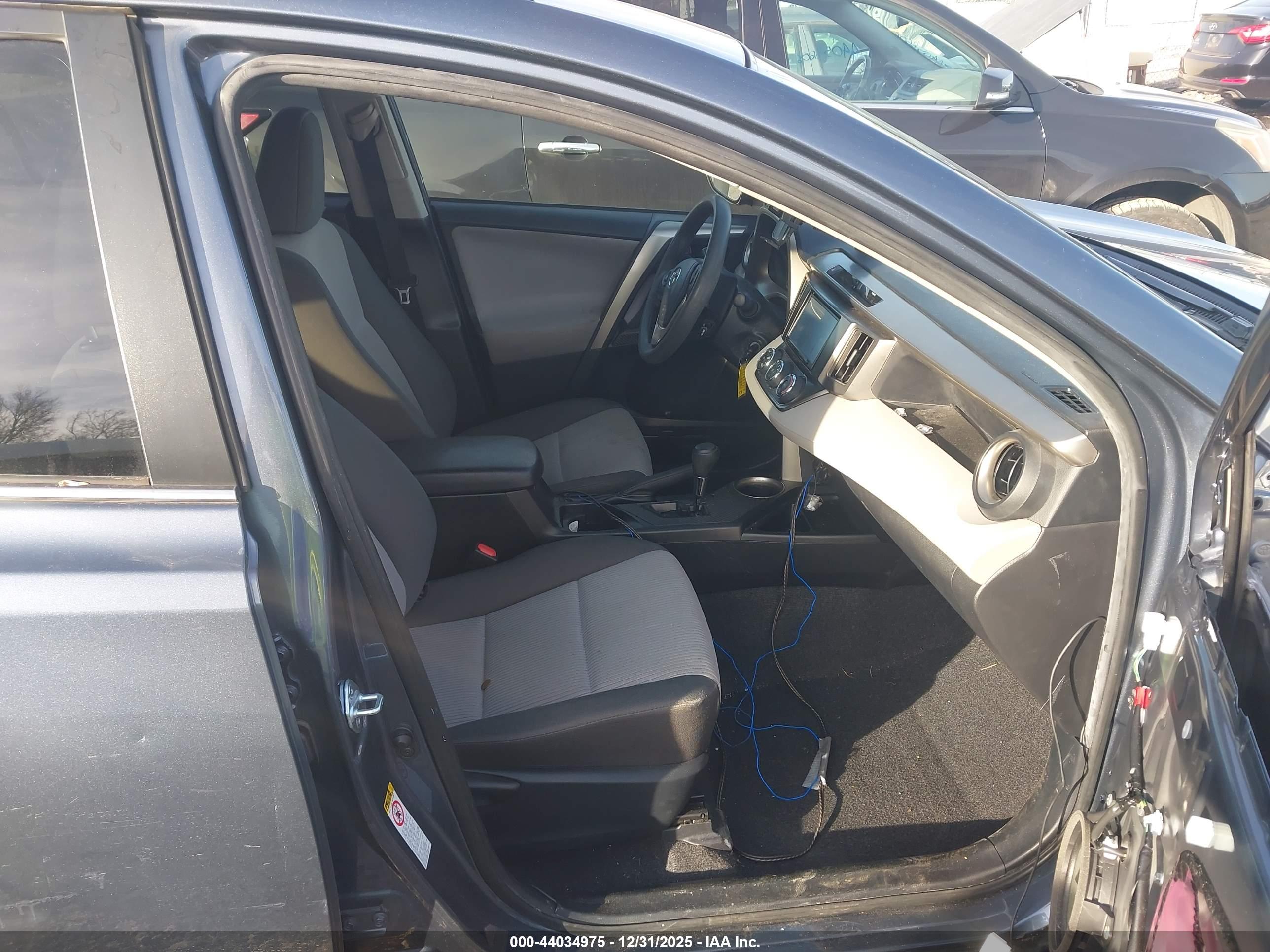 TOYOTA RAV4 image 5