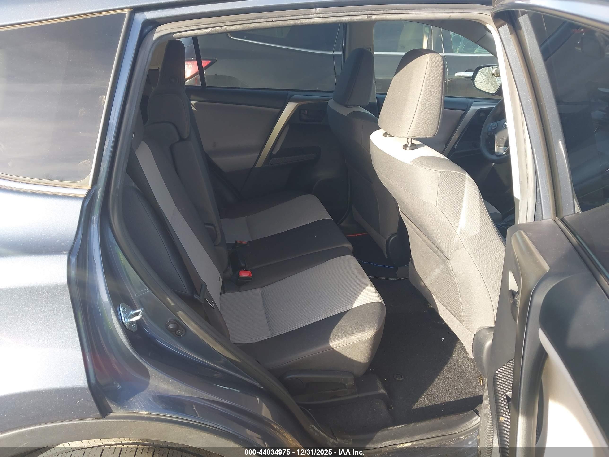 TOYOTA RAV4 image 8
