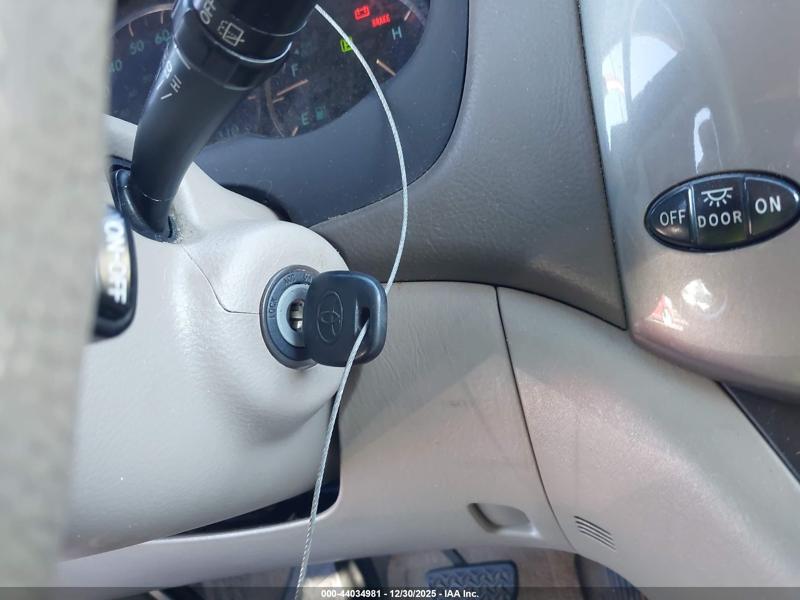 TOYOTA SIENNA image 11