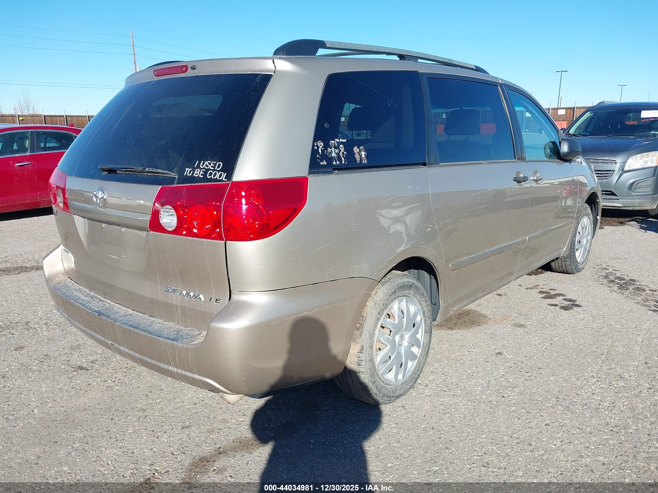 TOYOTA SIENNA image 4