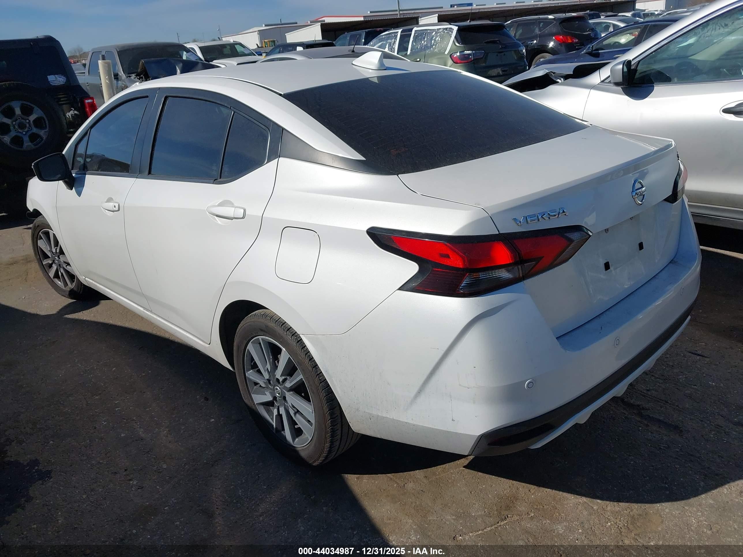 NISSAN VERSA image 3