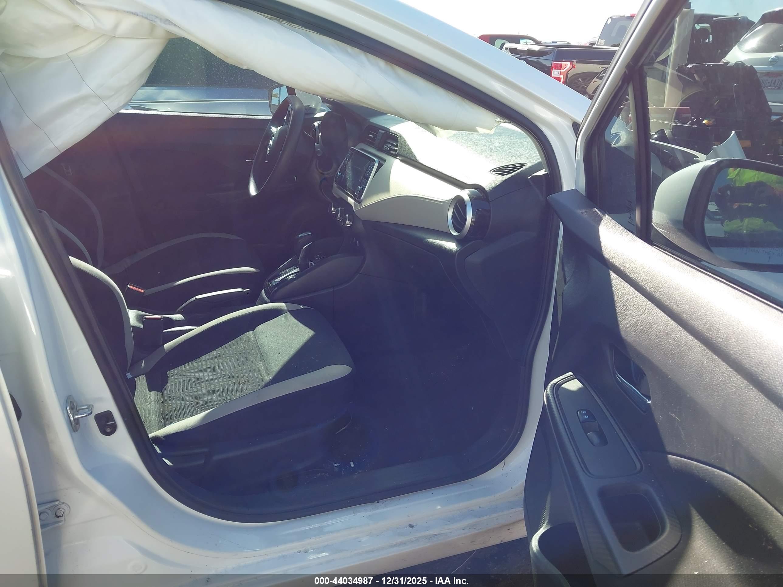 NISSAN VERSA image 5