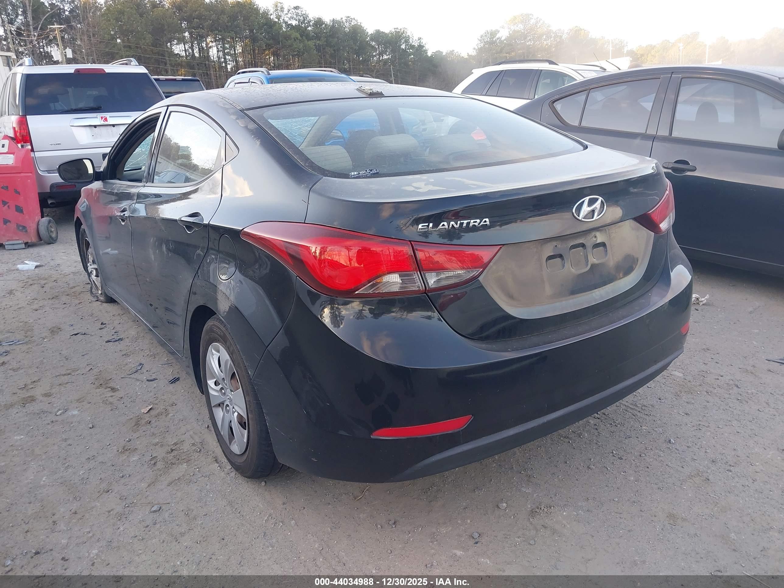 HYUNDAI ELANTRA image 3