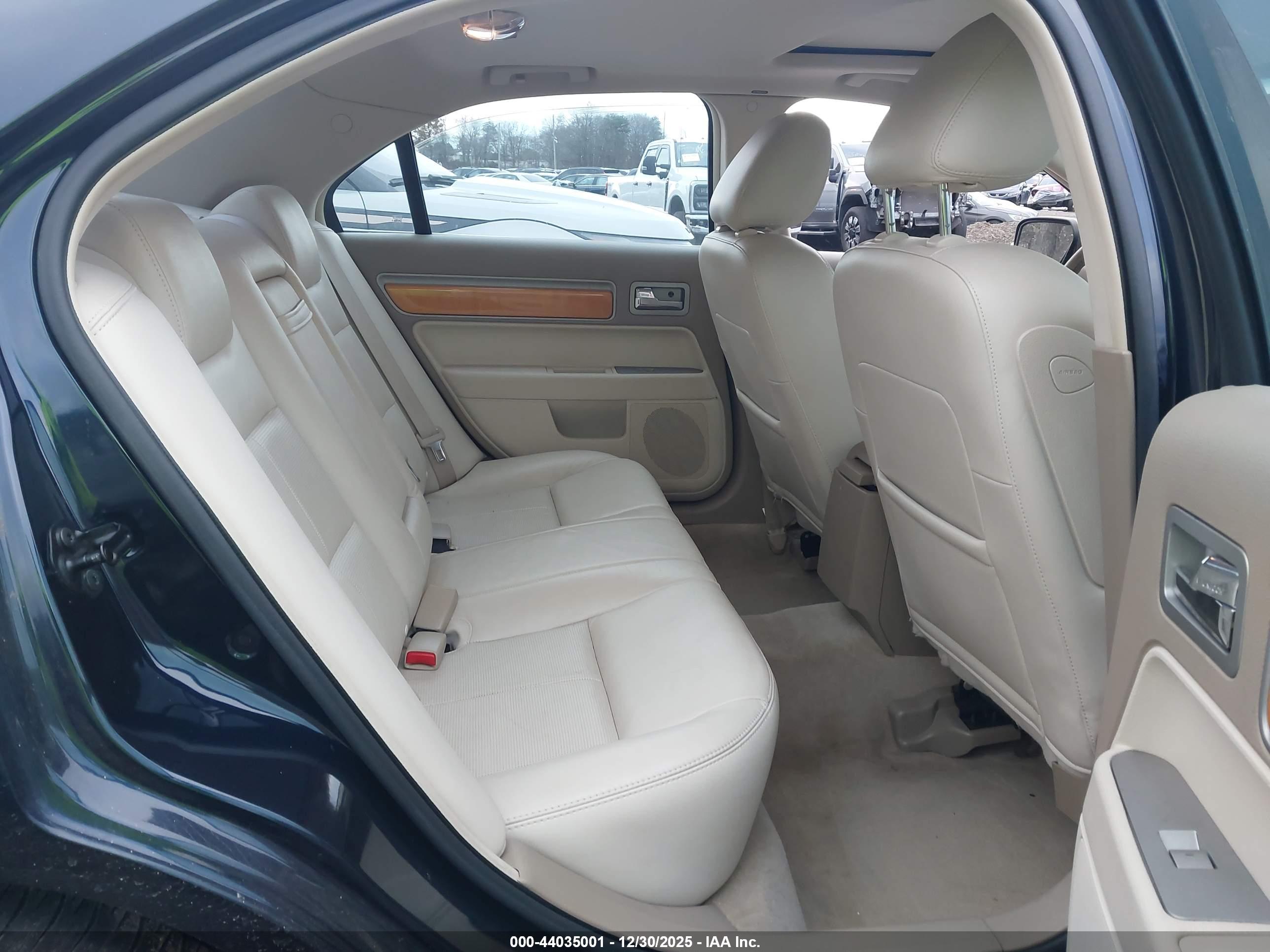 LINCOLN MKZ image 8