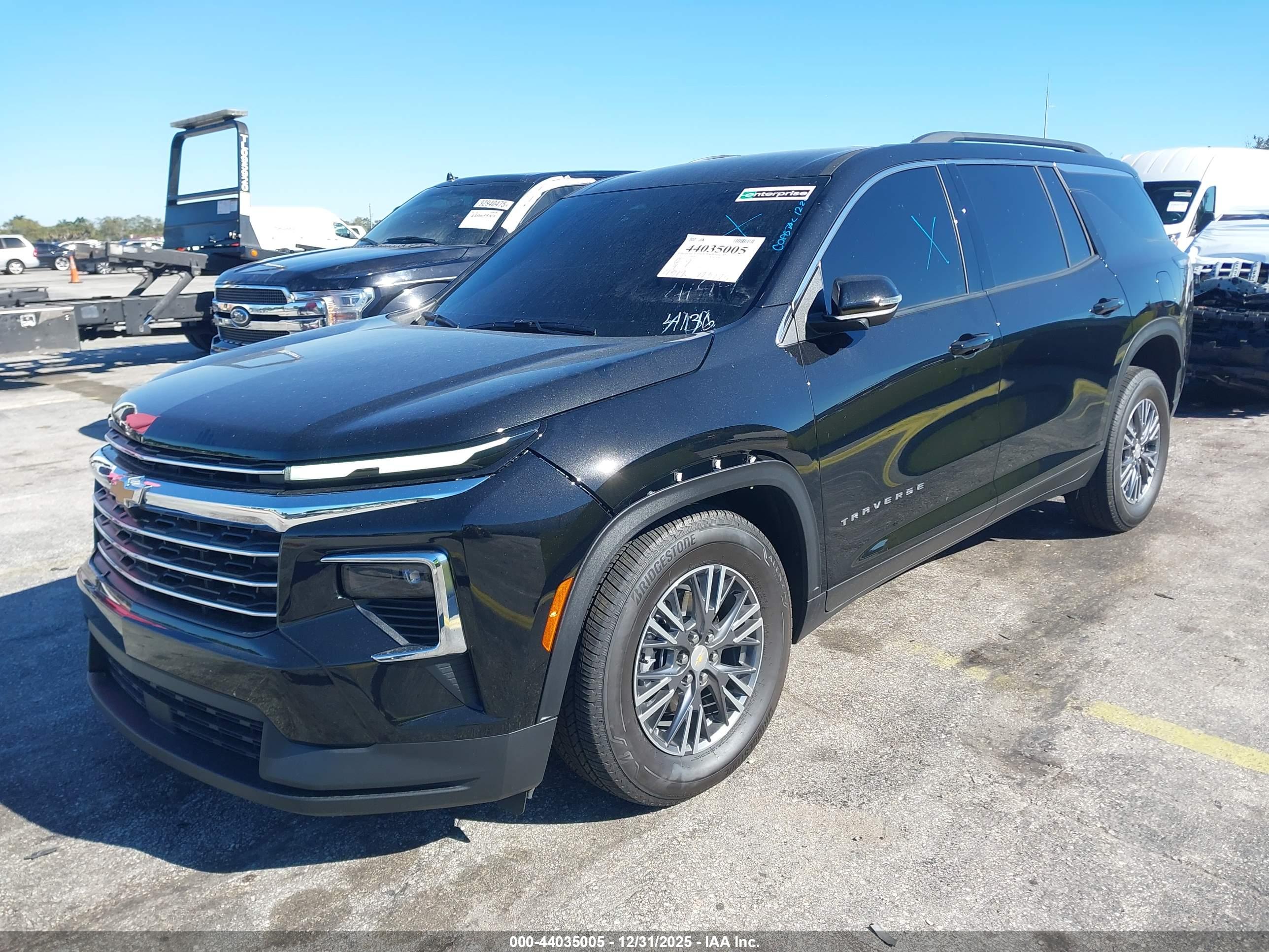 CHEVROLET TRAVERSE image 2