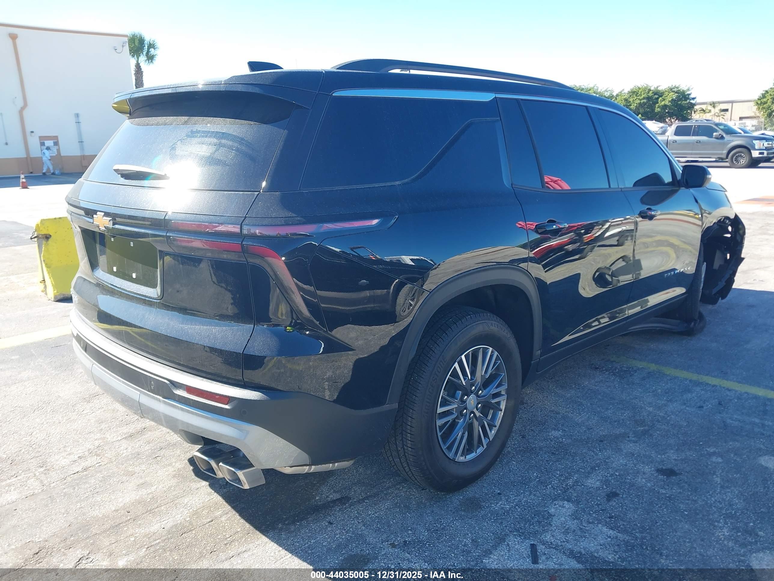 CHEVROLET TRAVERSE image 4