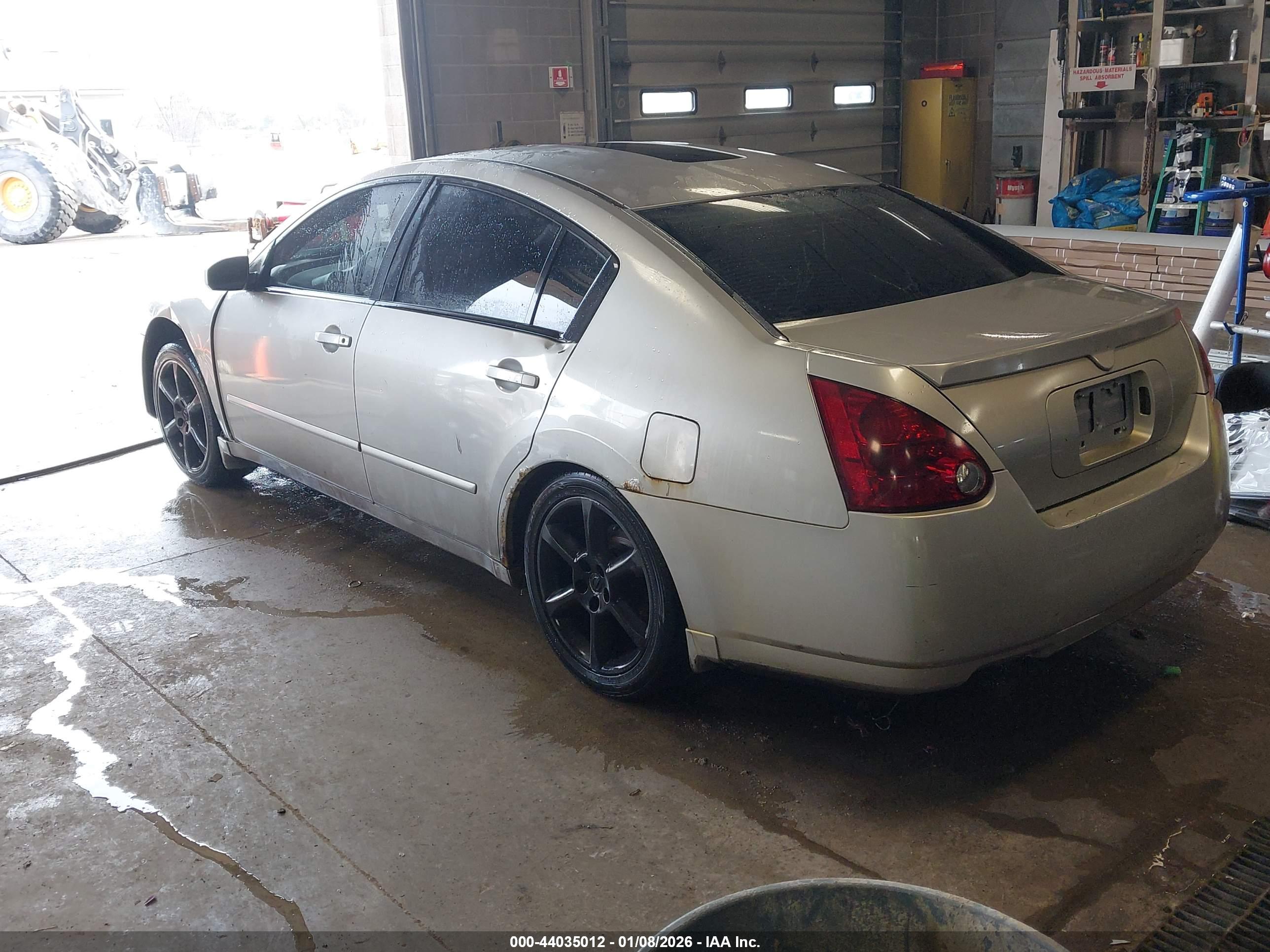 NISSAN MAXIMA image 3