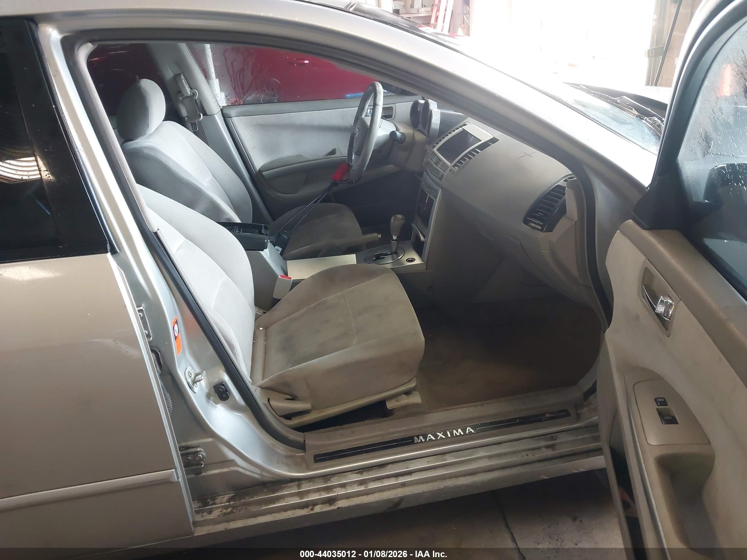 NISSAN MAXIMA image 5