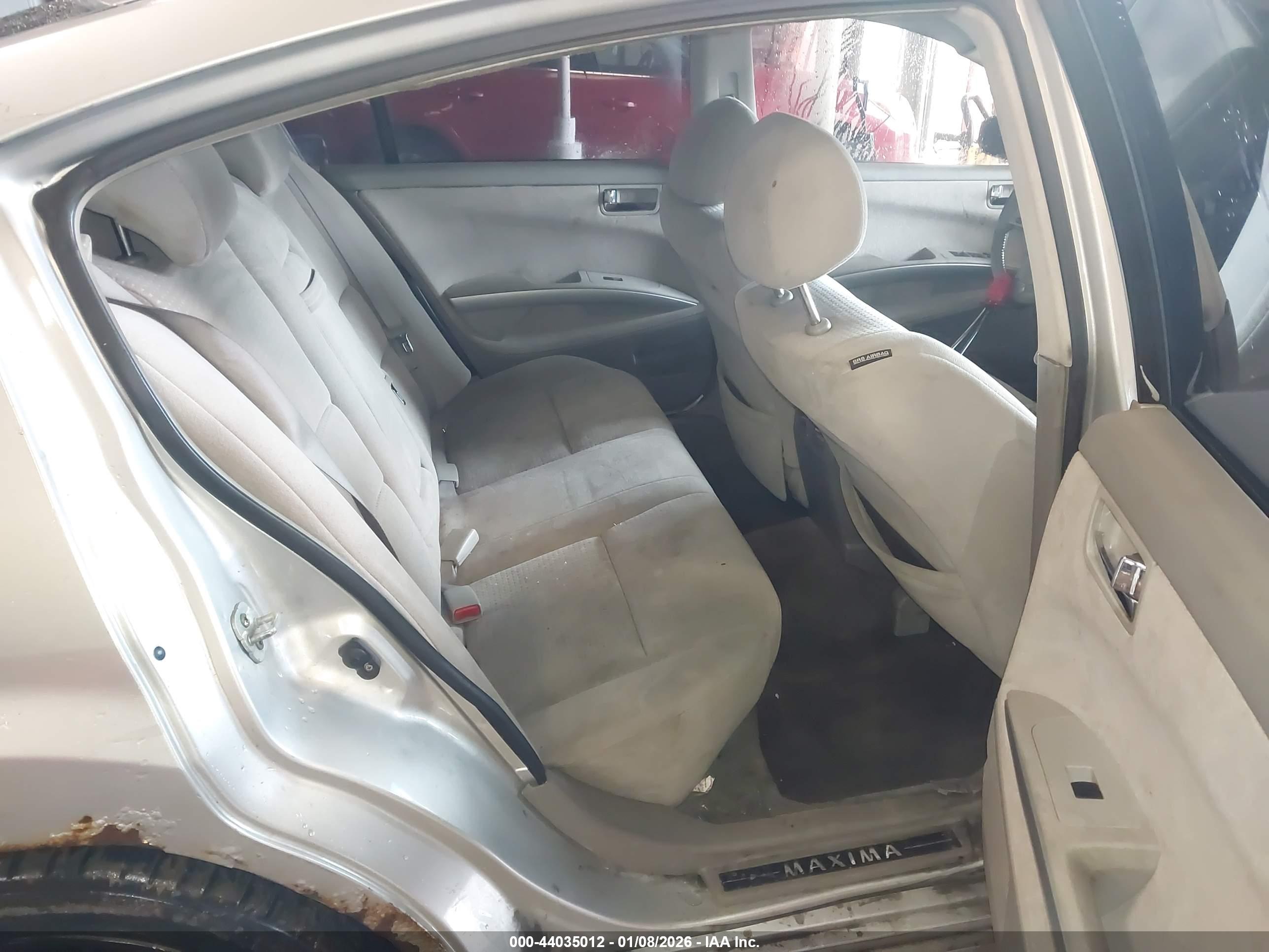 NISSAN MAXIMA image 8