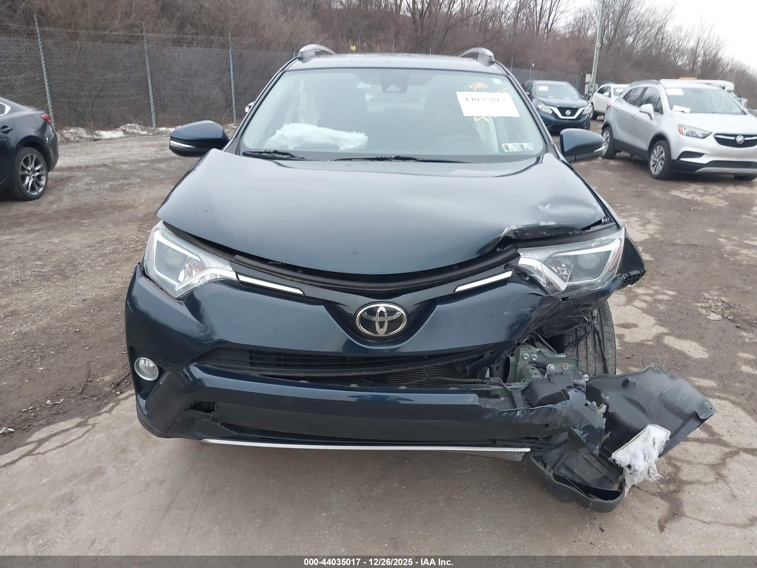 TOYOTA RAV4 image 10