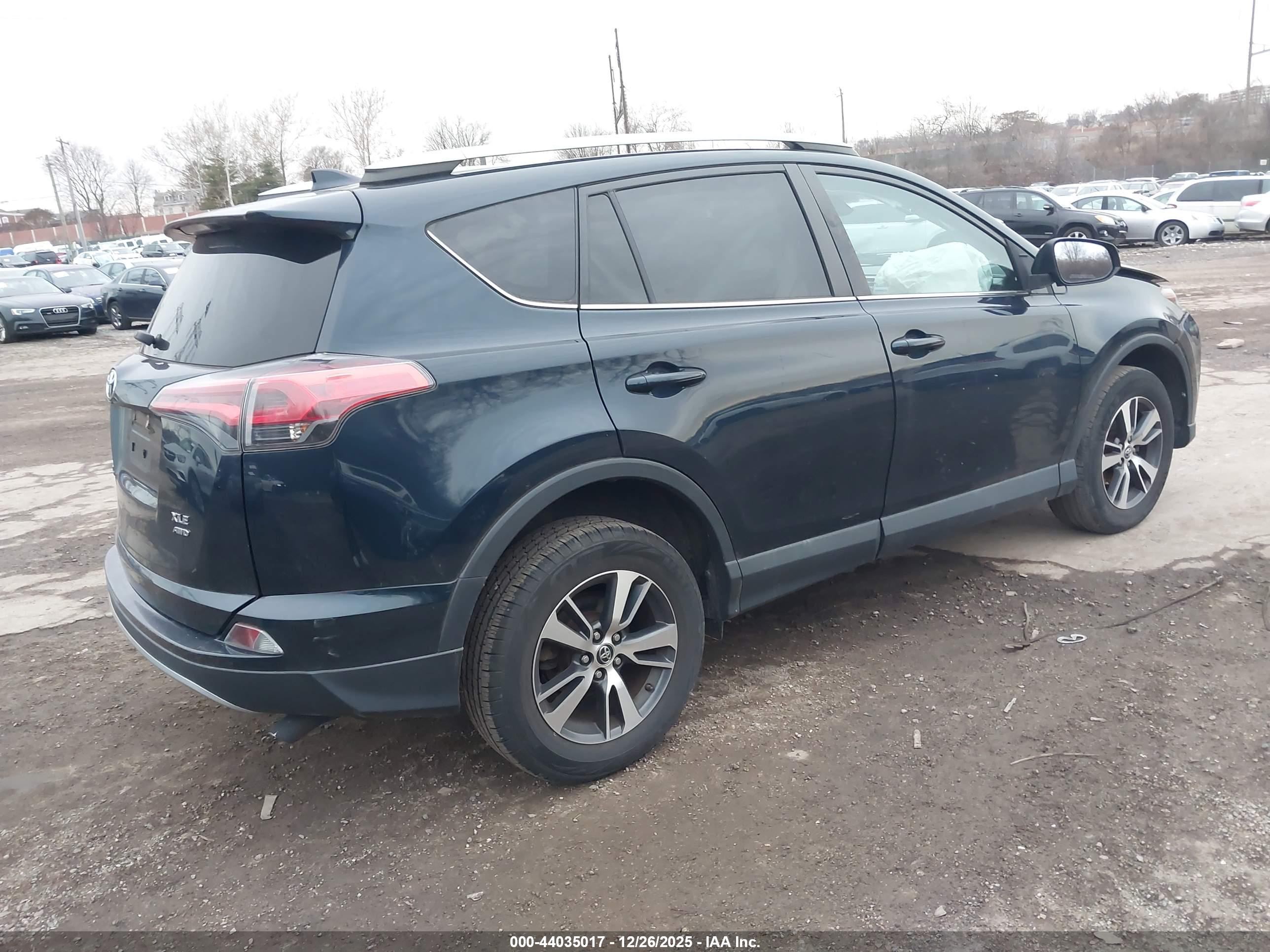 TOYOTA RAV4 image 4