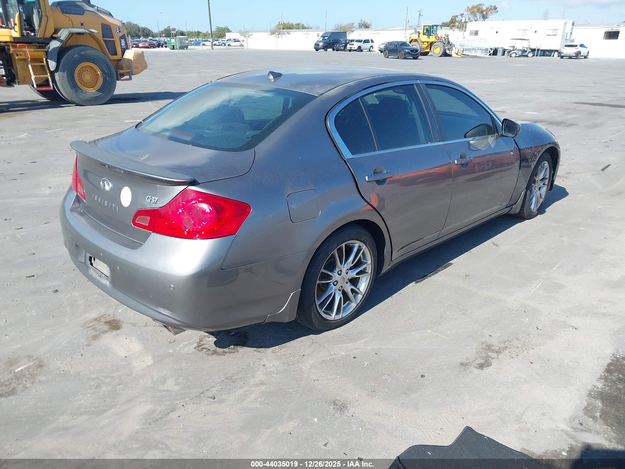 INFINITI G37 image 4