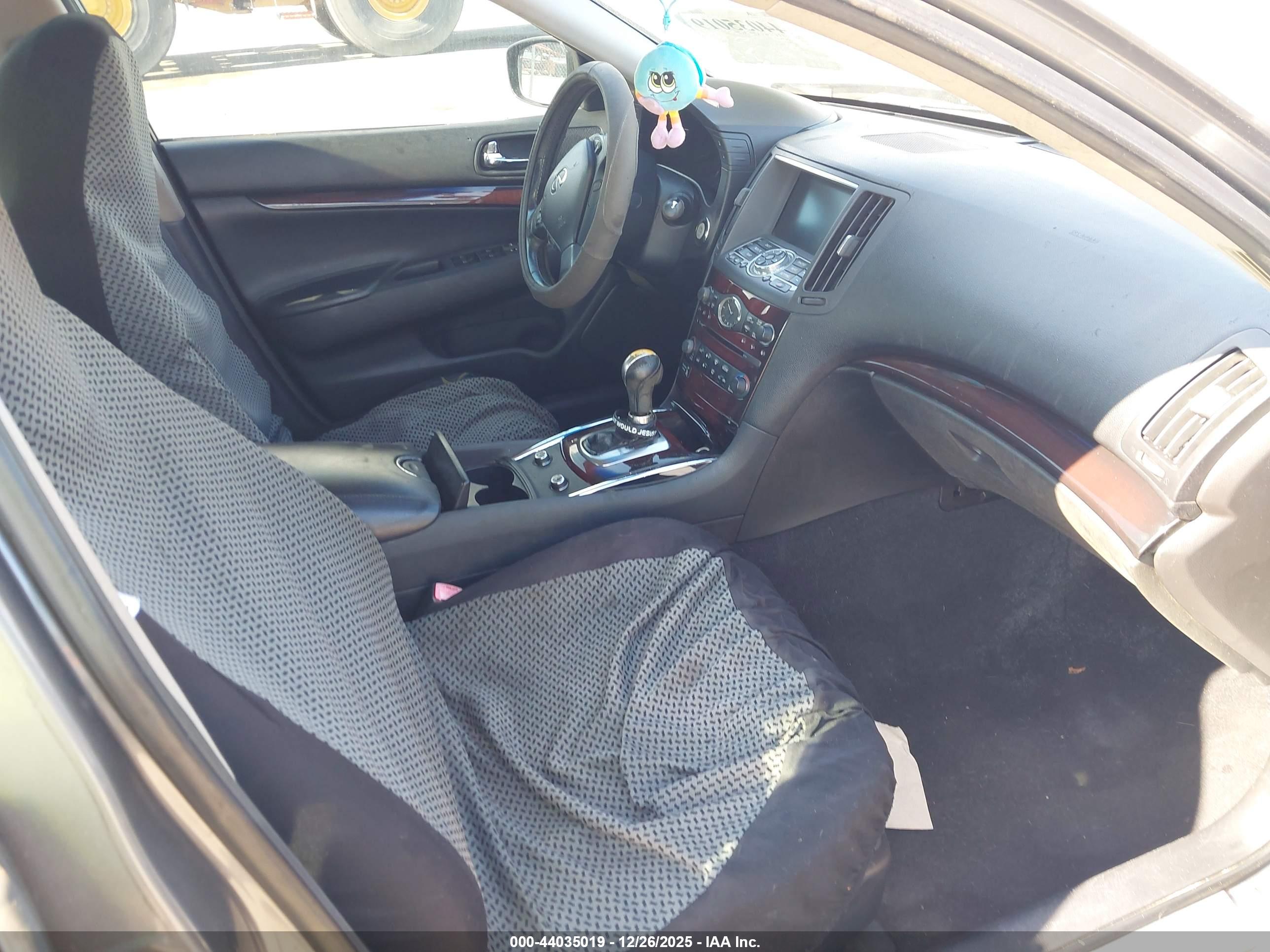 INFINITI G37 image 5