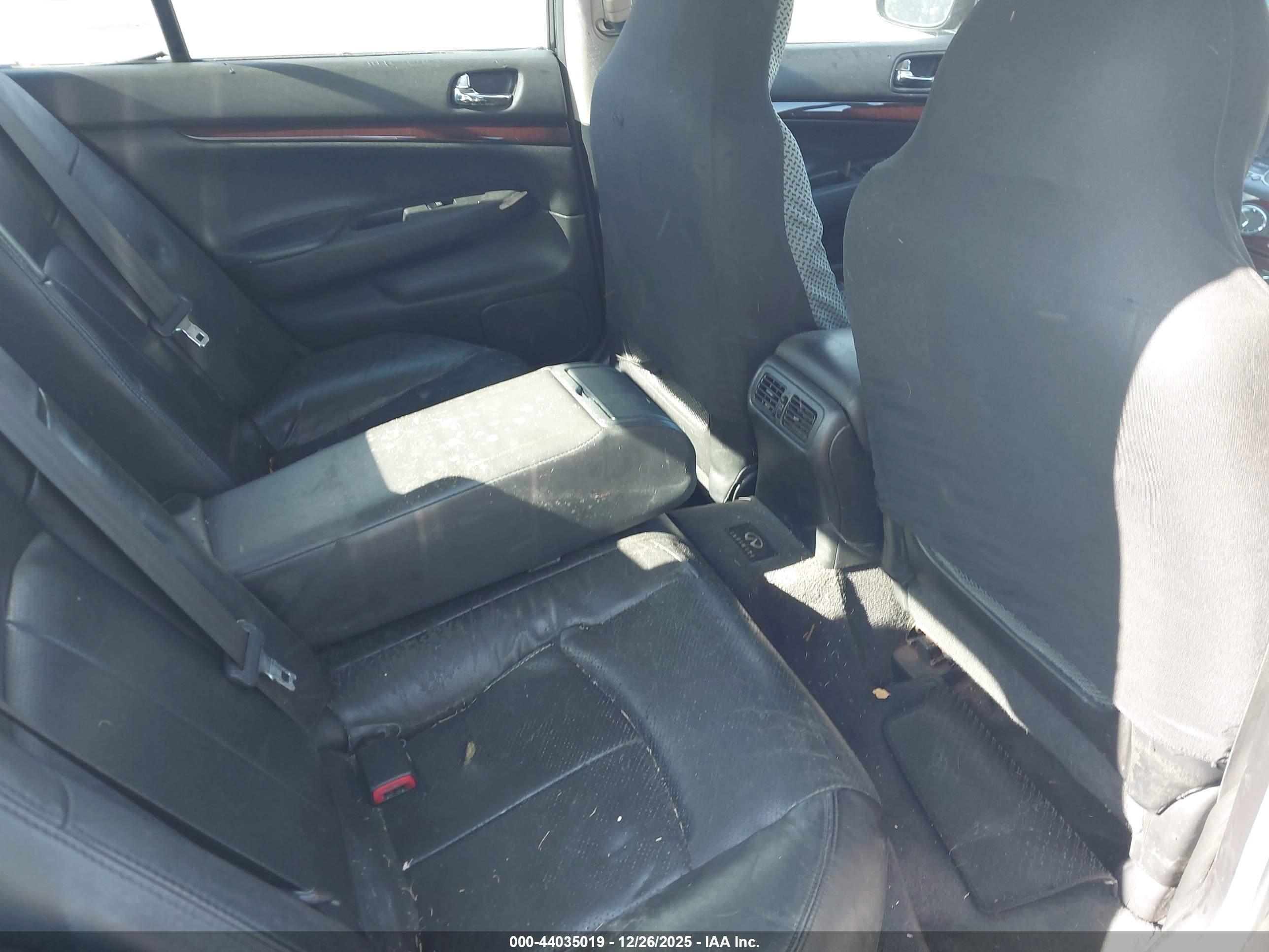 INFINITI G37 image 8