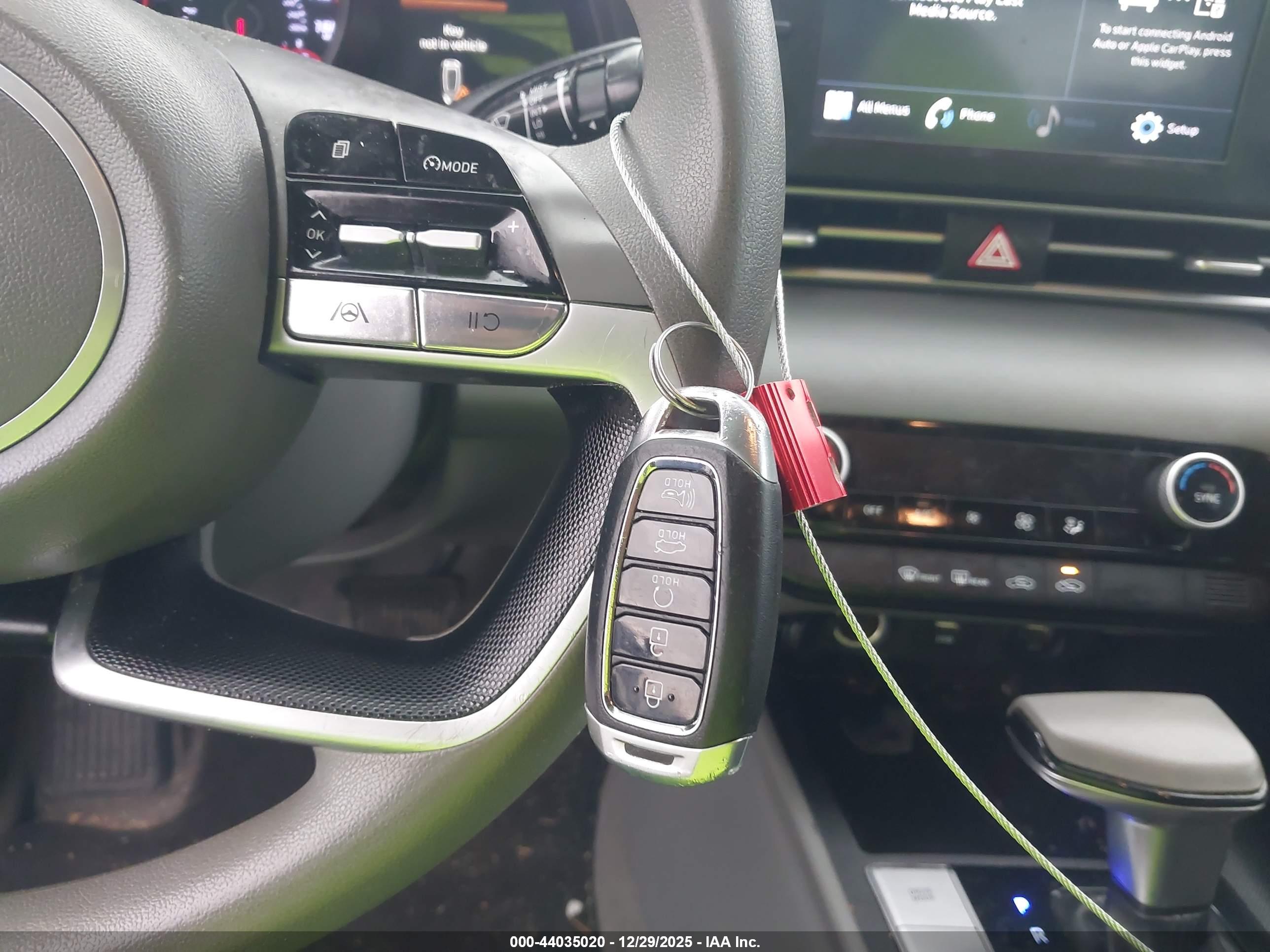 HYUNDAI ELANTRA image 11