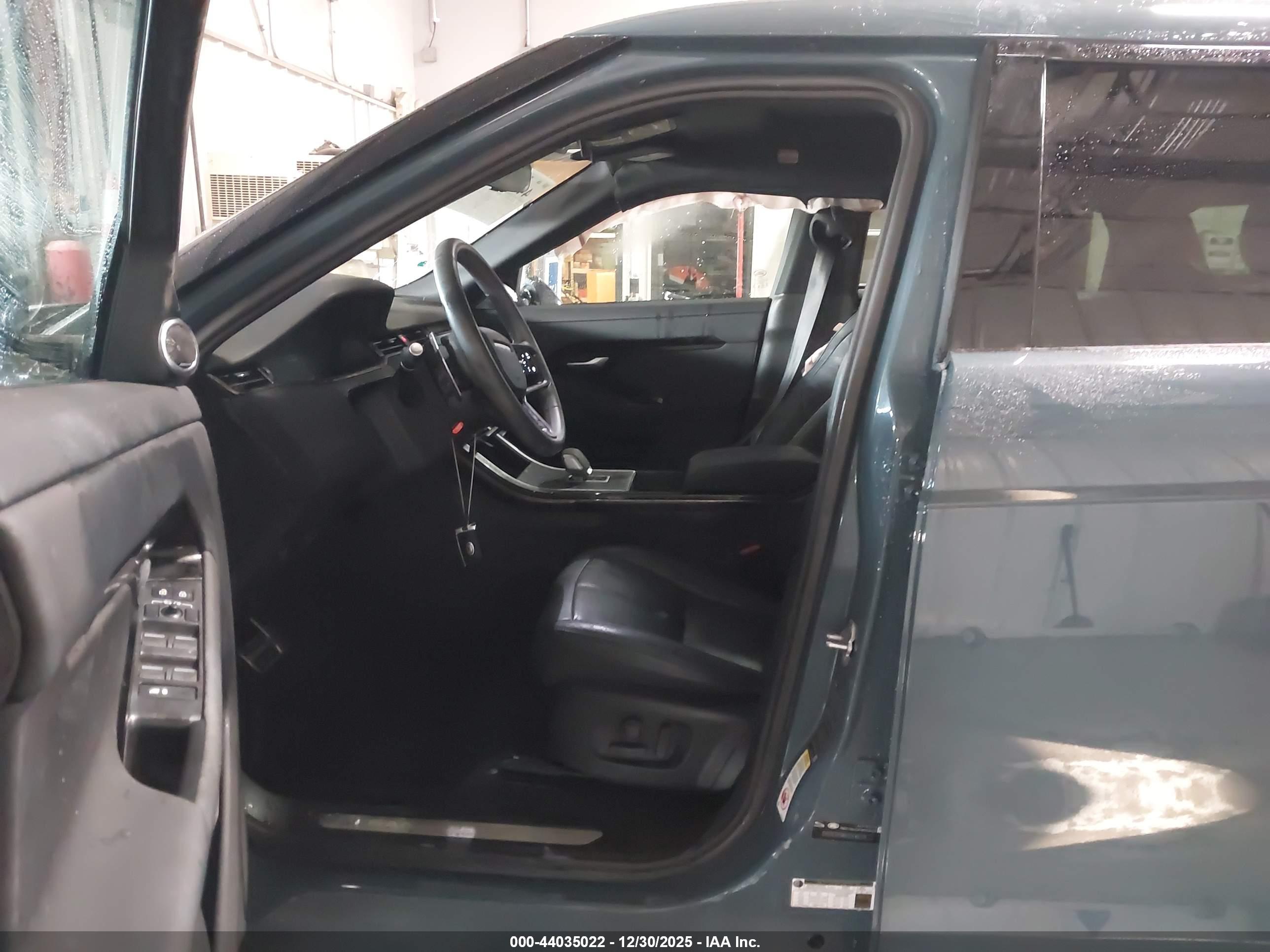 LAND ROVER image 5