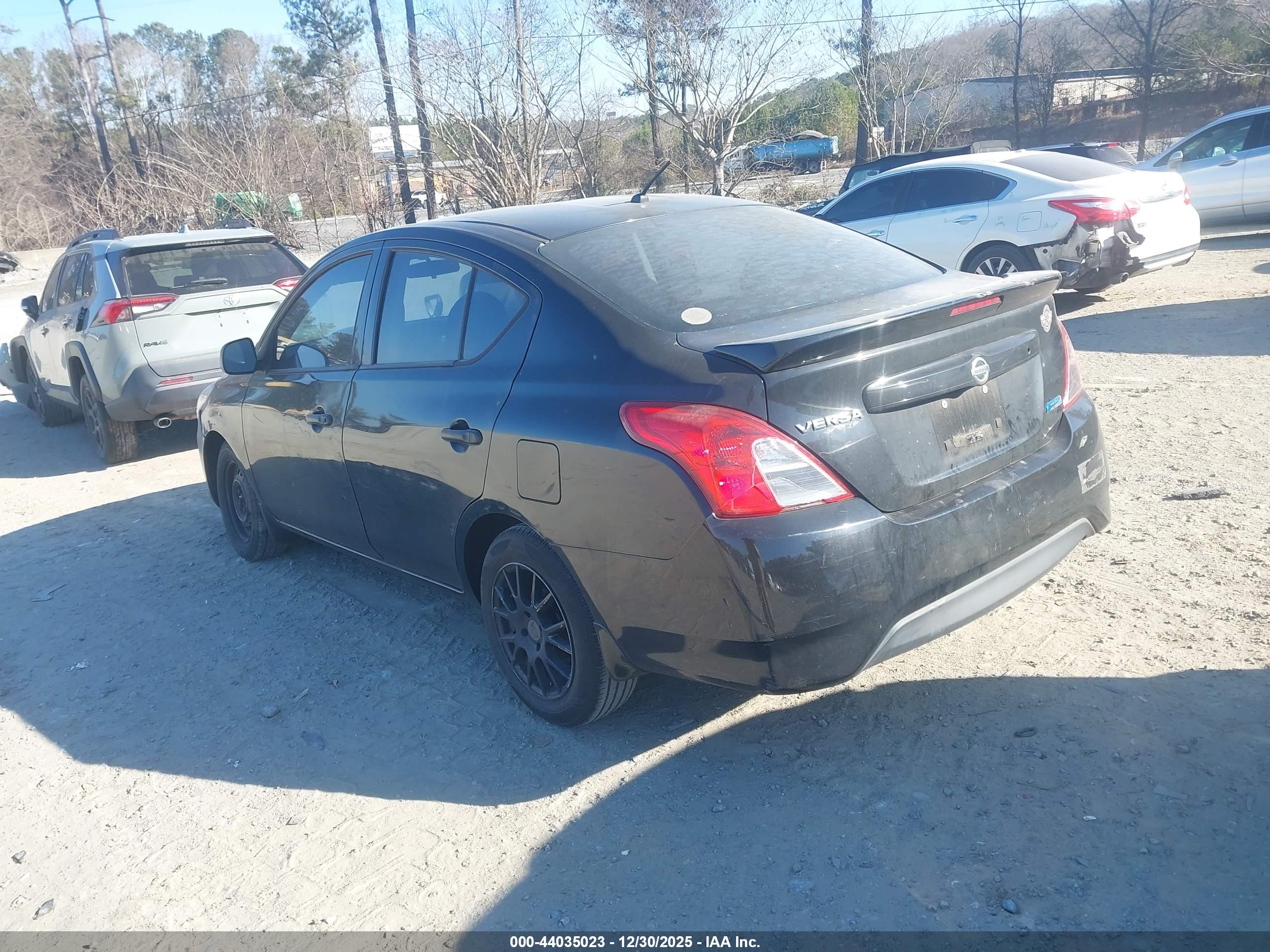 NISSAN VERSA image 3