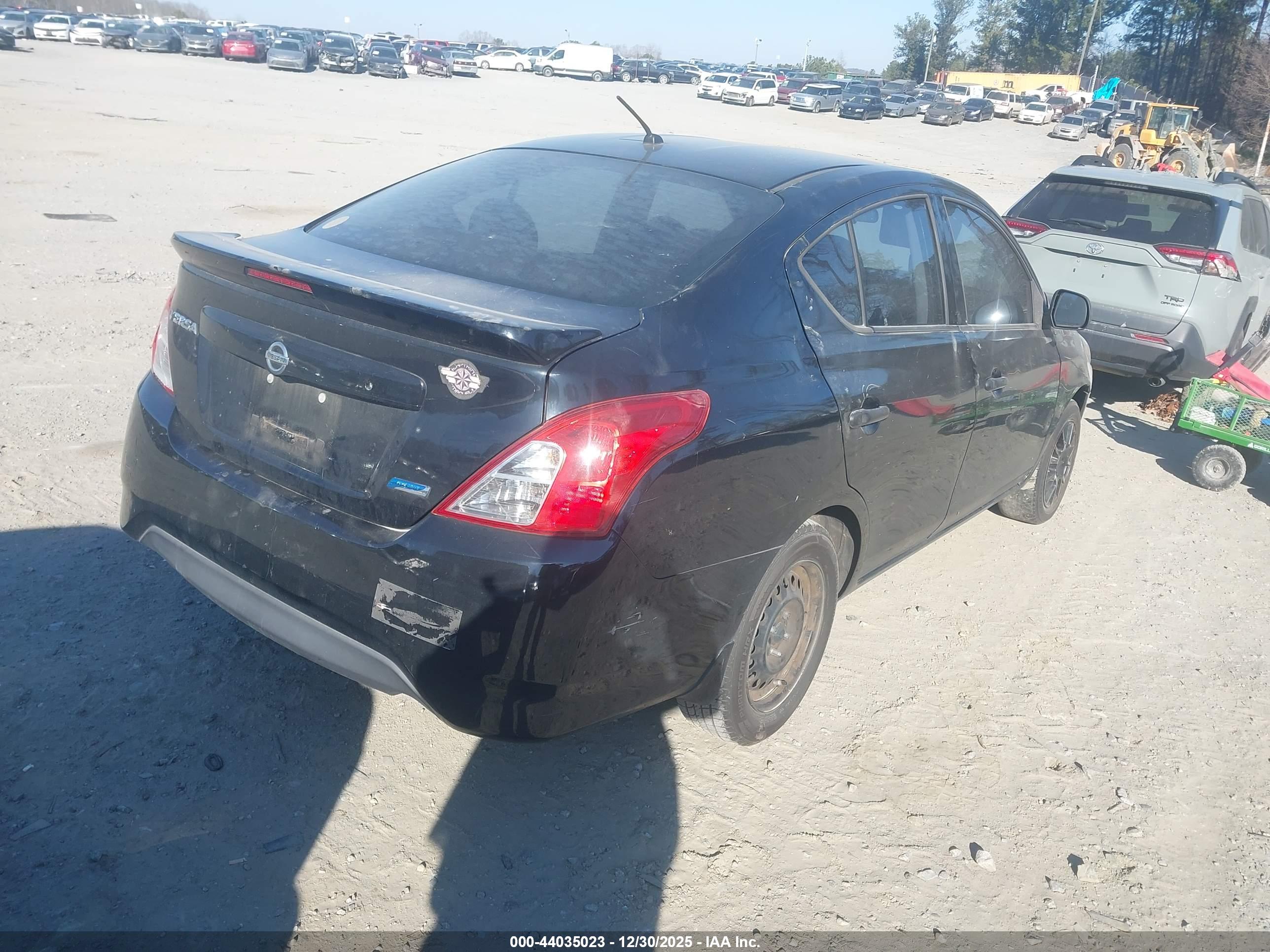 NISSAN VERSA image 4