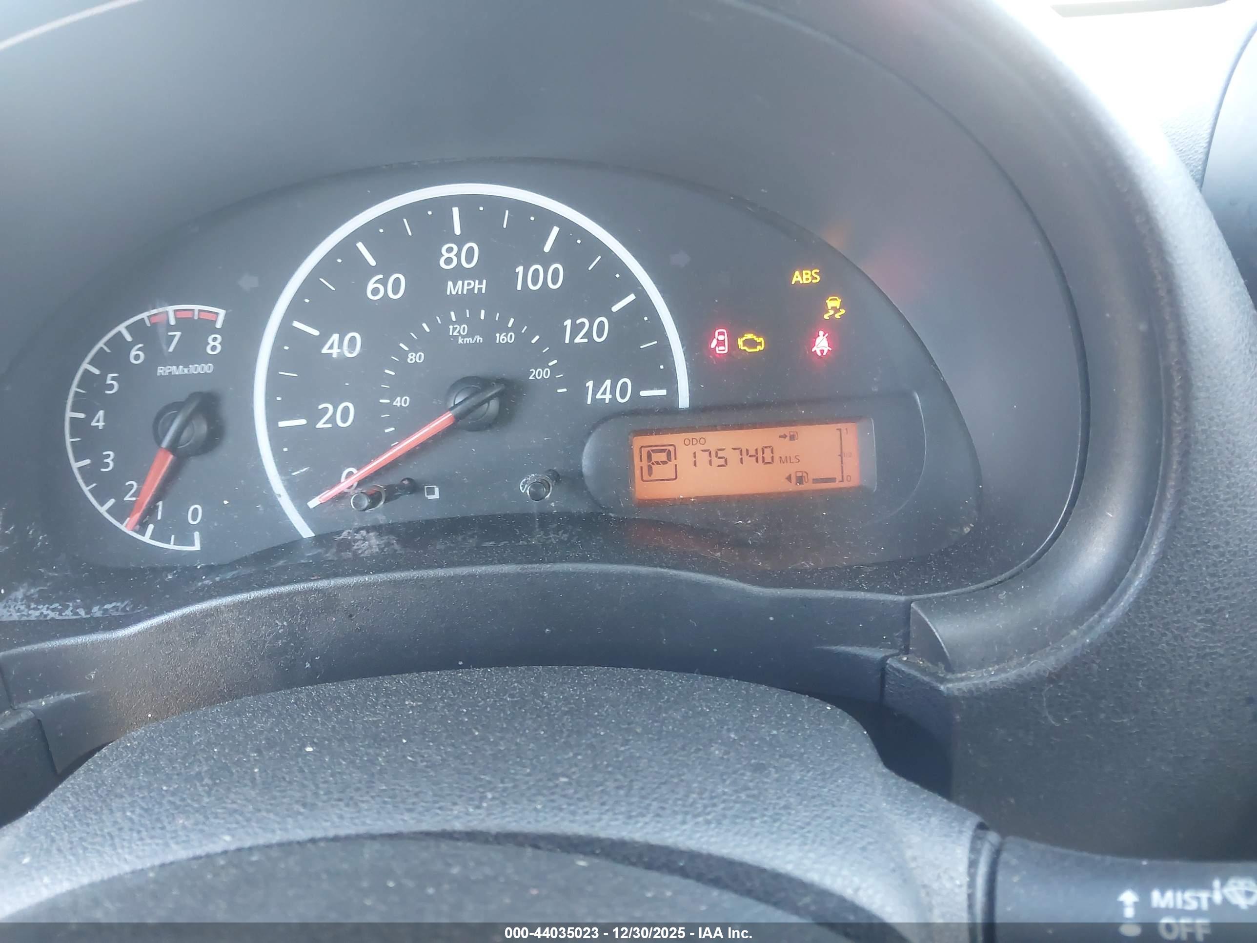 NISSAN VERSA image 7