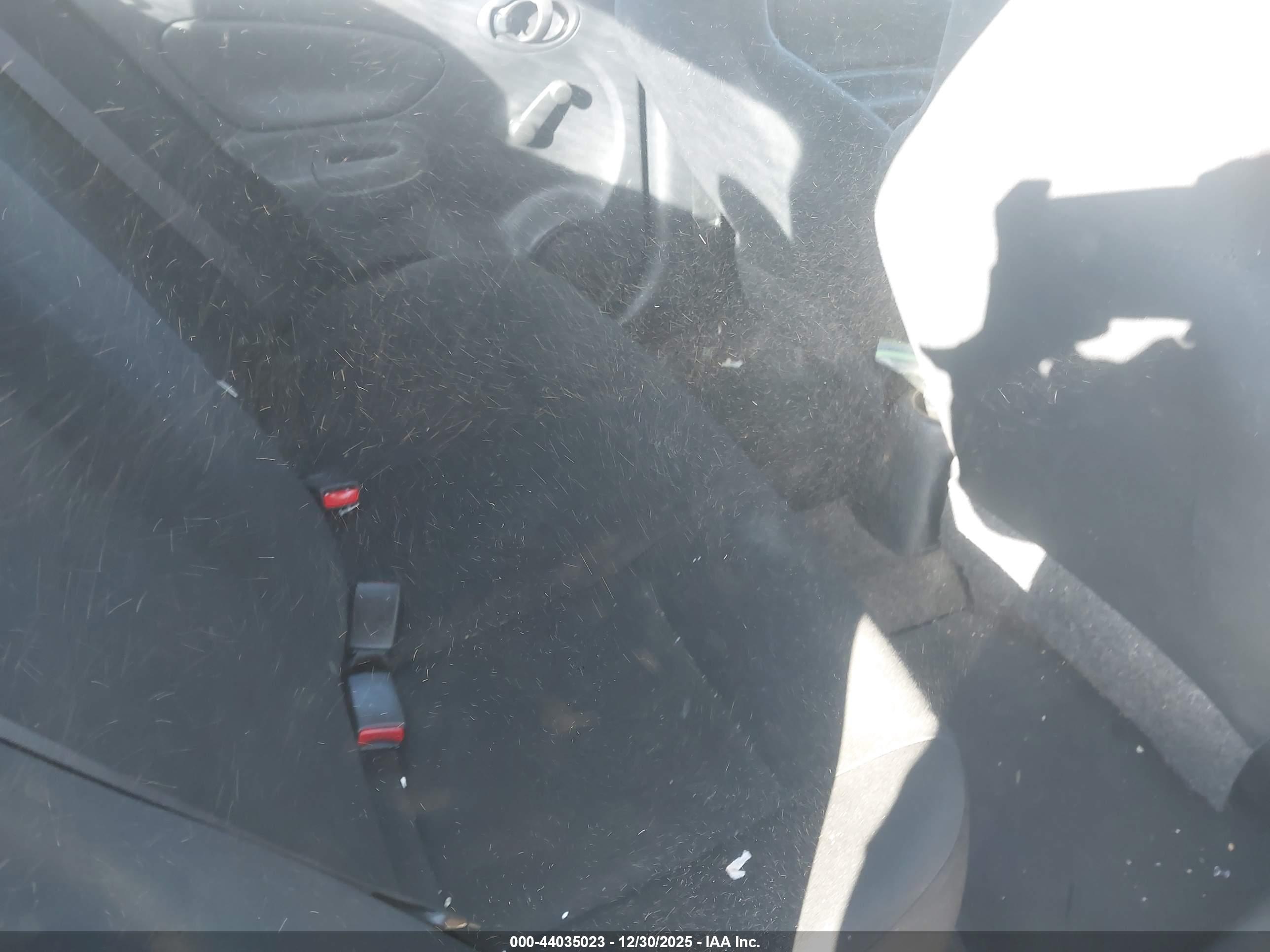 NISSAN VERSA image 8