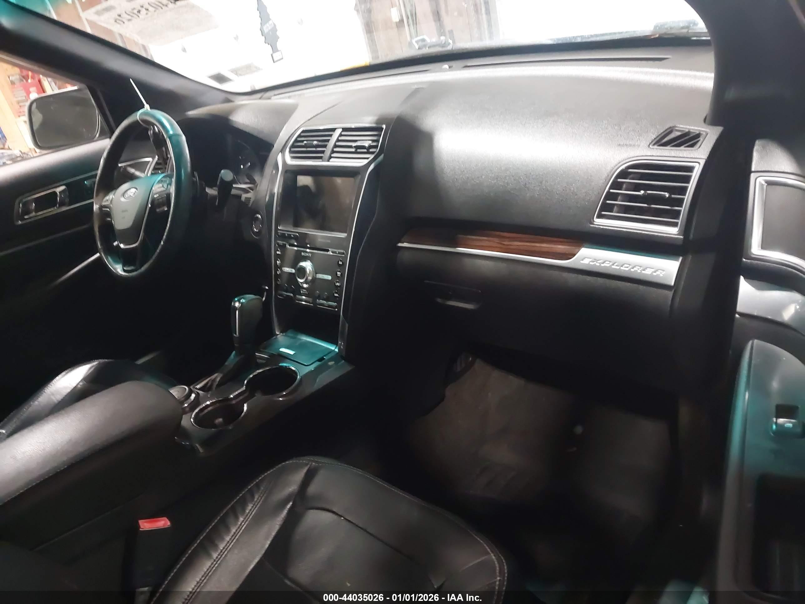 FORD EXPLORER image 5