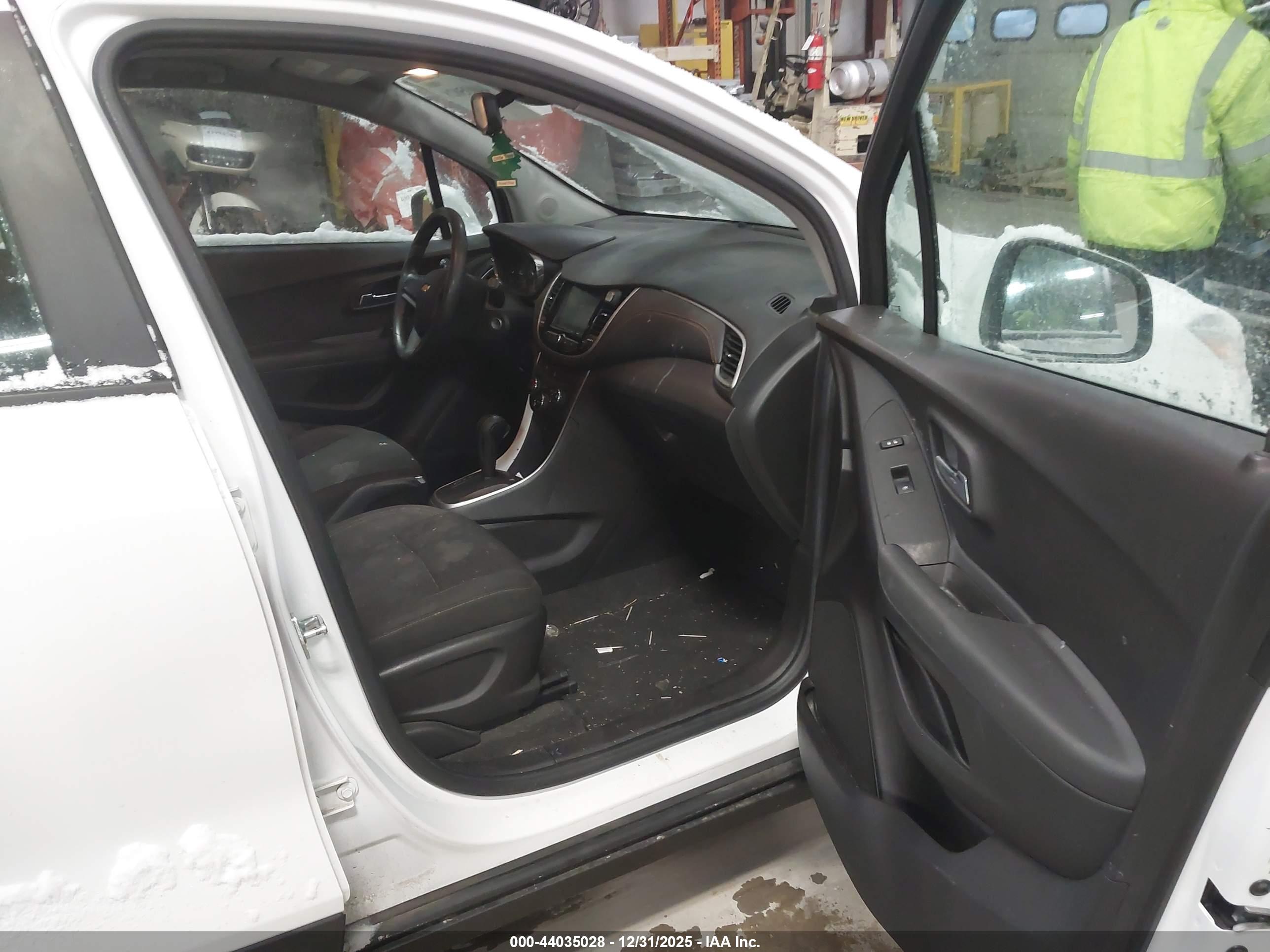 CHEVROLET TRAX image 5