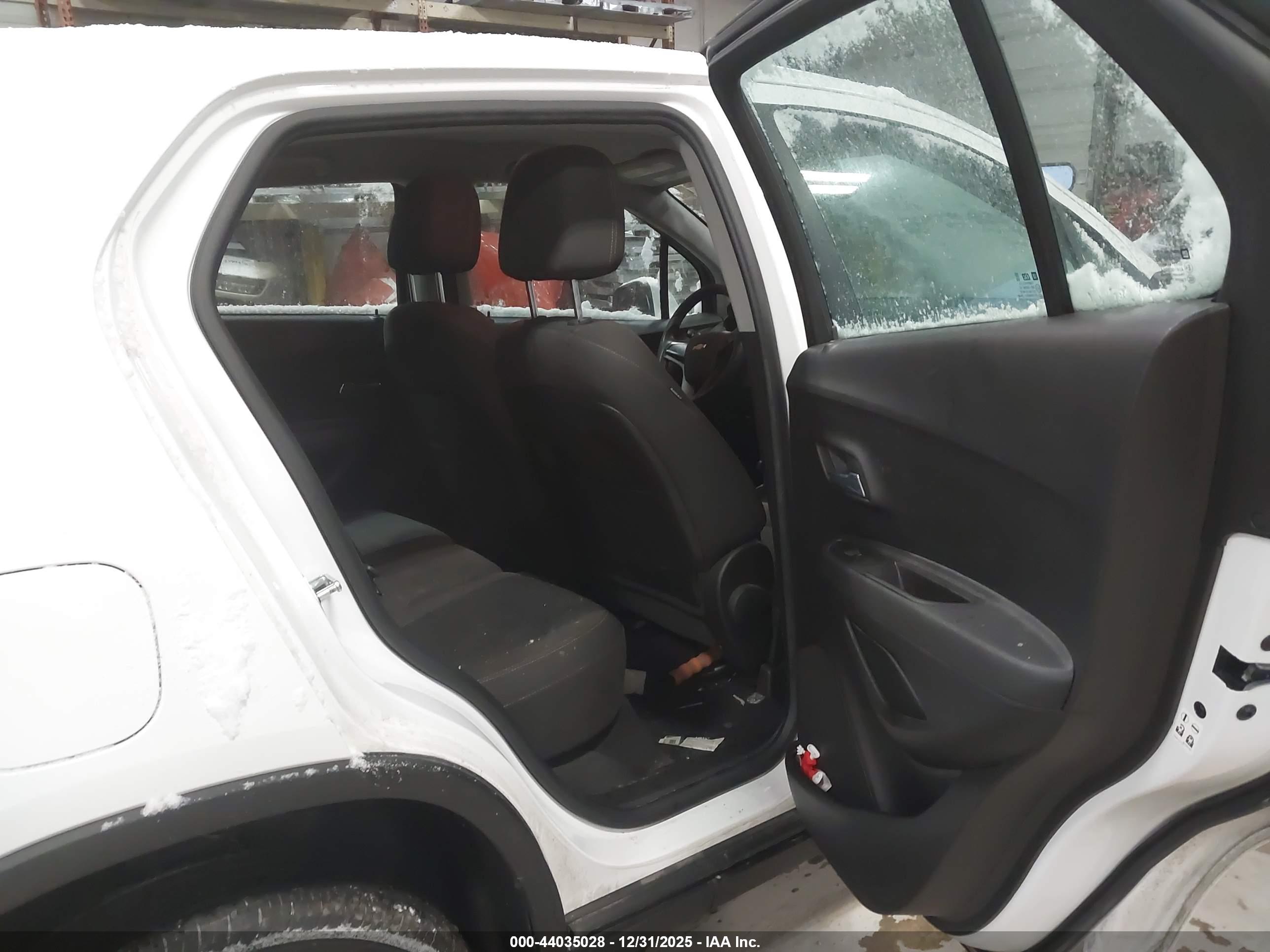 CHEVROLET TRAX image 8