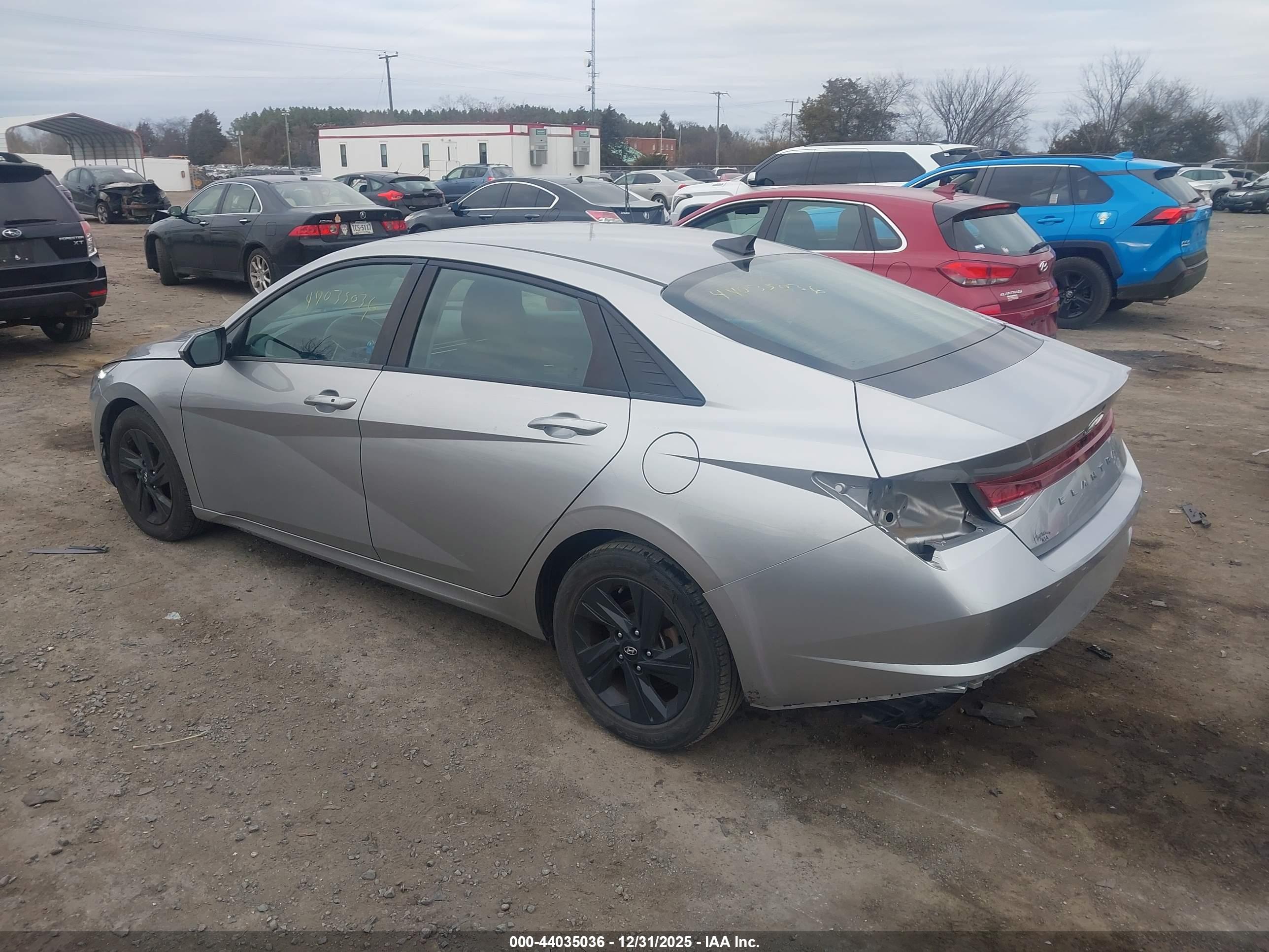 HYUNDAI ELANTRA image 3