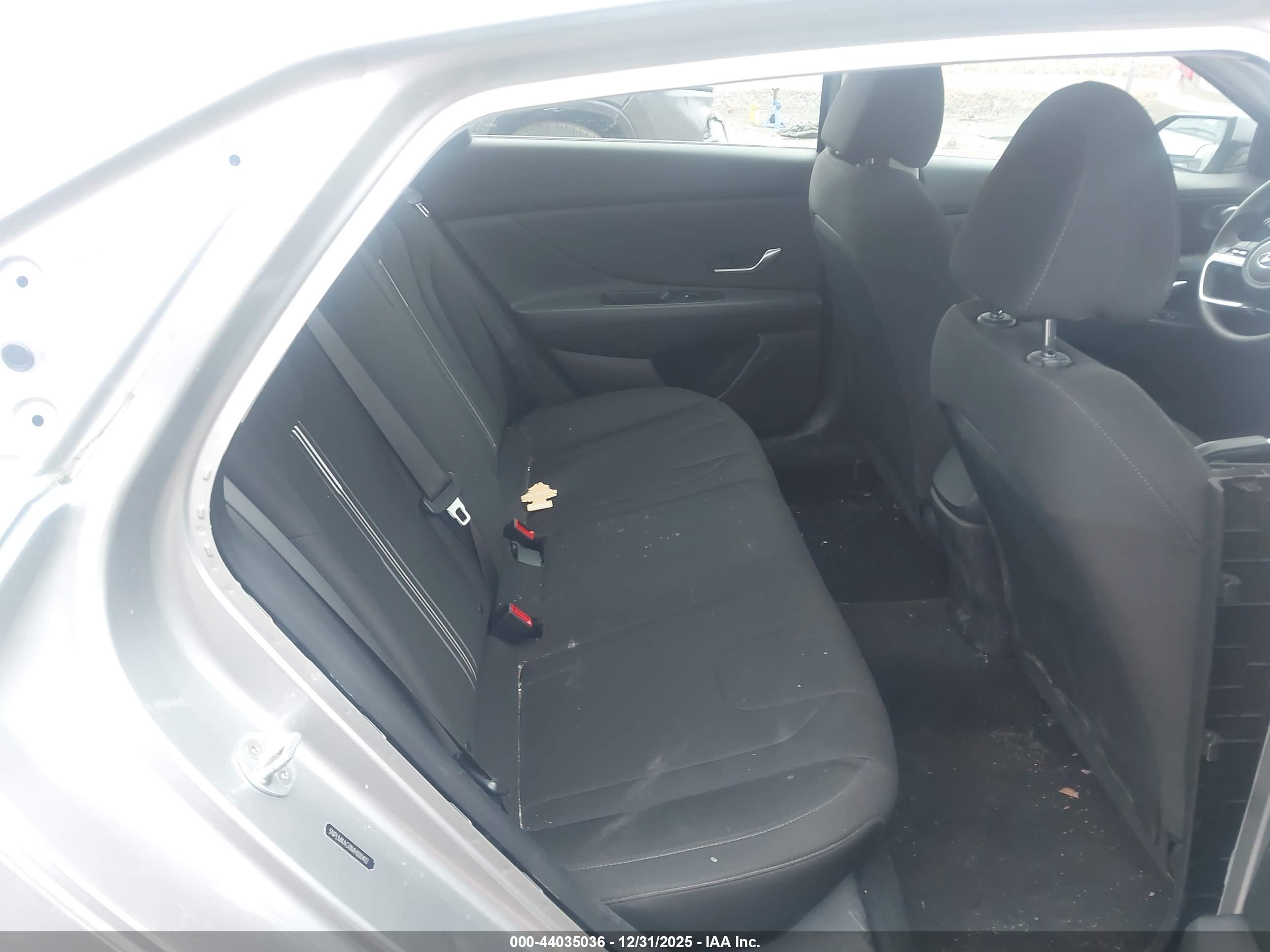 HYUNDAI ELANTRA image 8