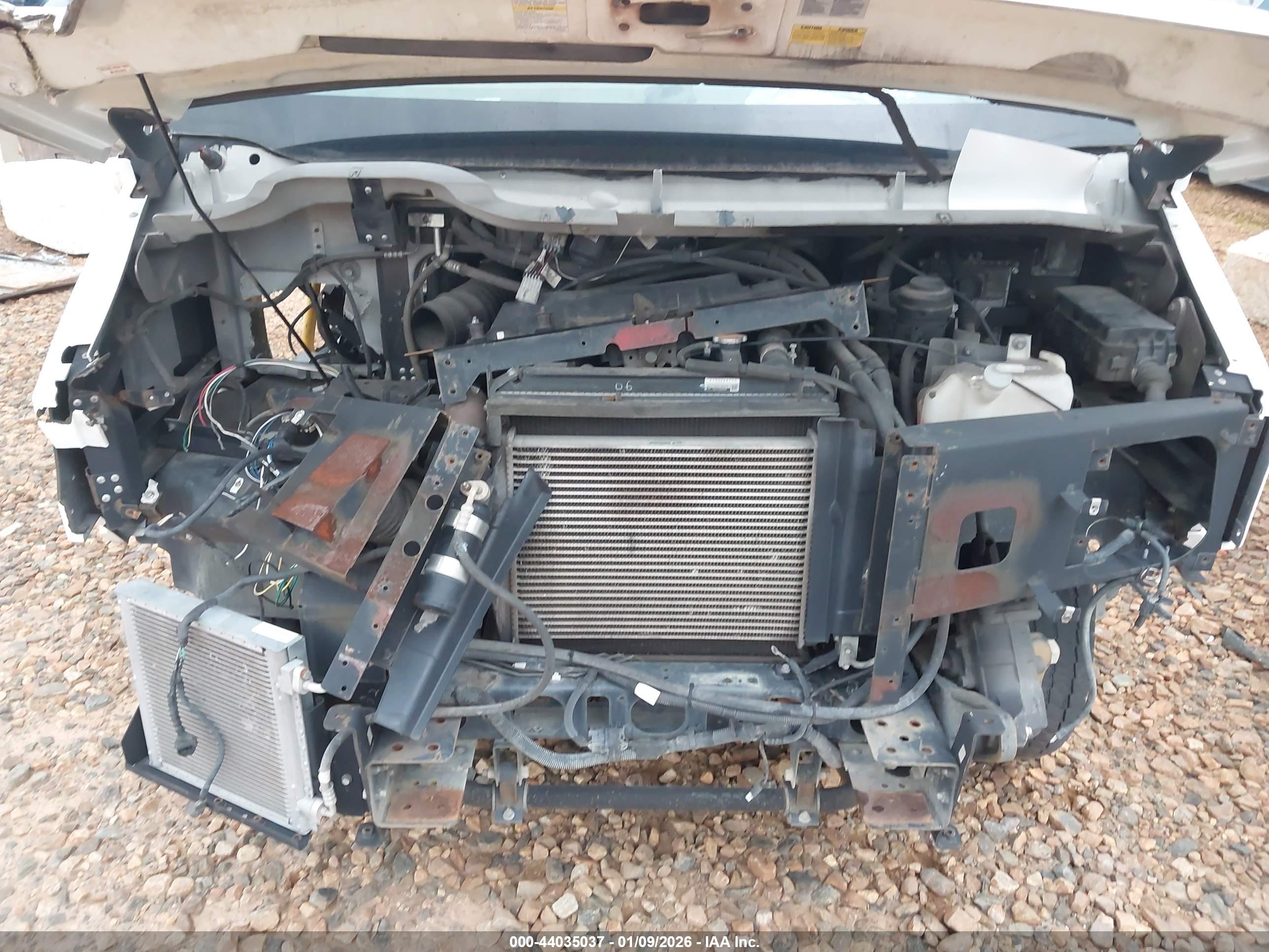 ISUZU NPR image 10