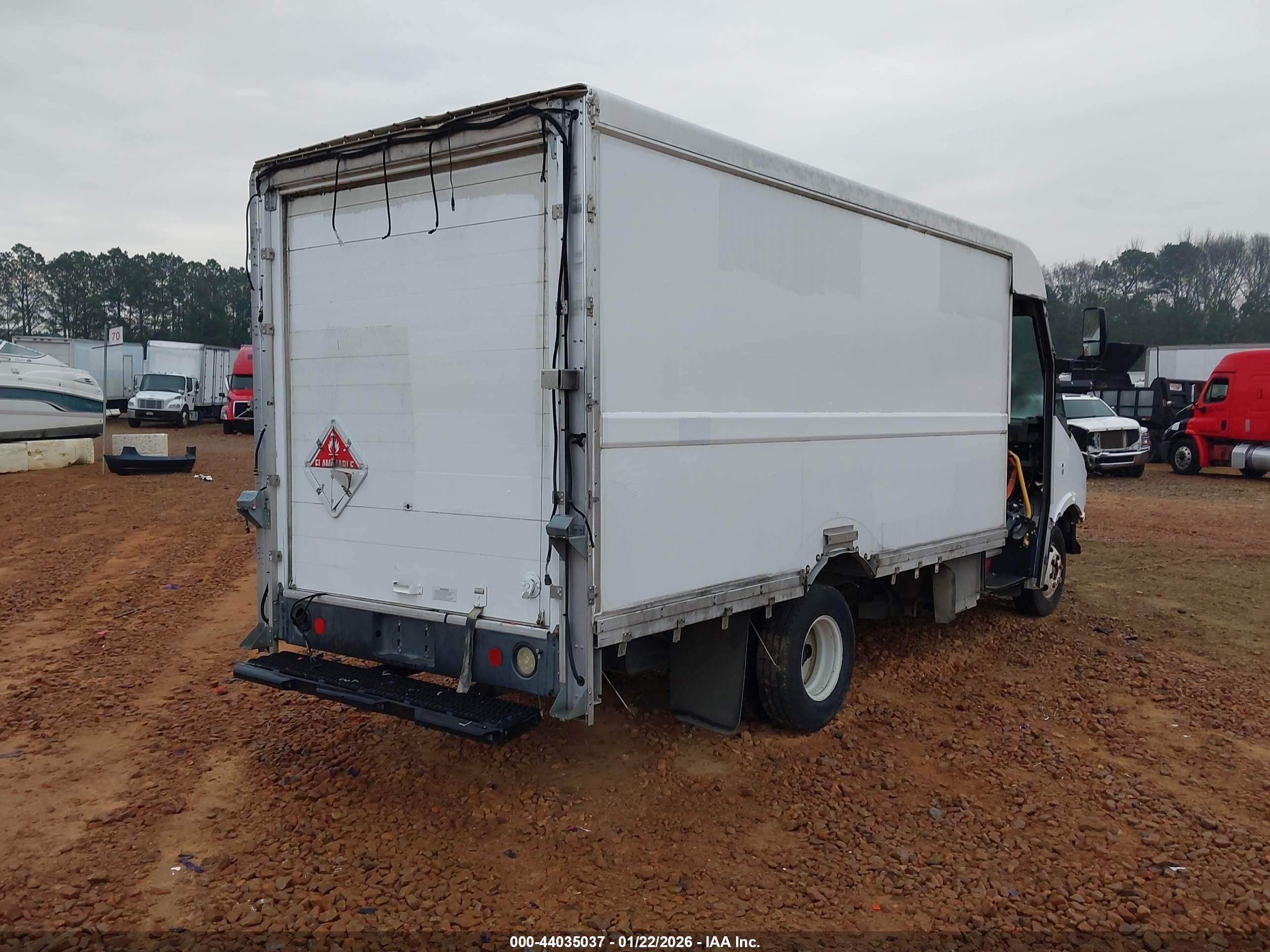 ISUZU NPR image 4