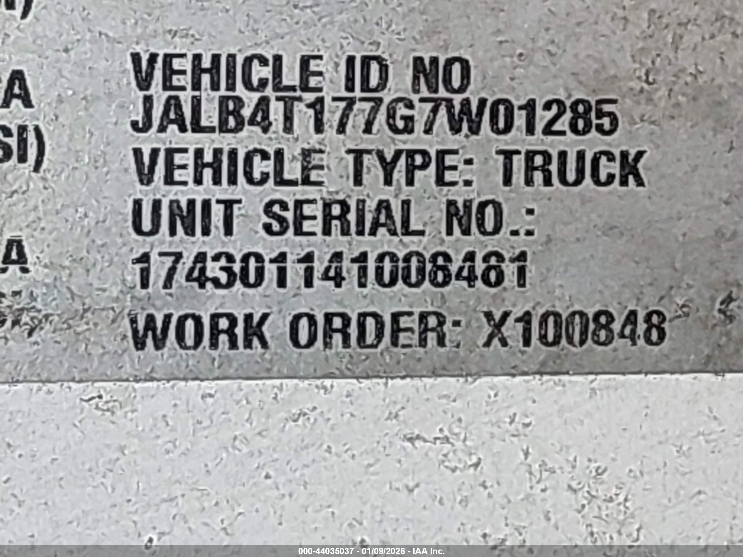 ISUZU NPR image 9